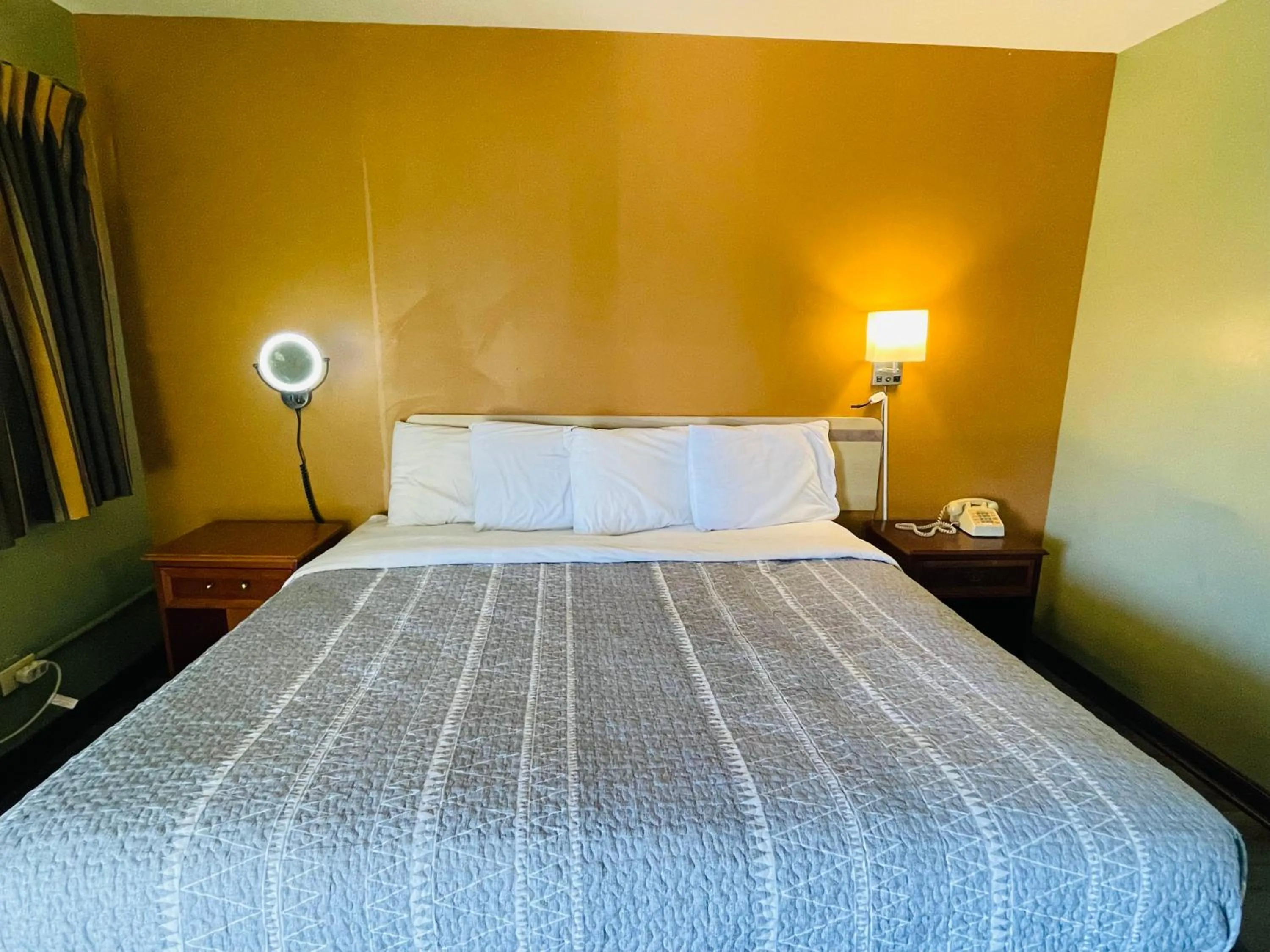 Bedroom, Bed in Budget Inn Pulaski