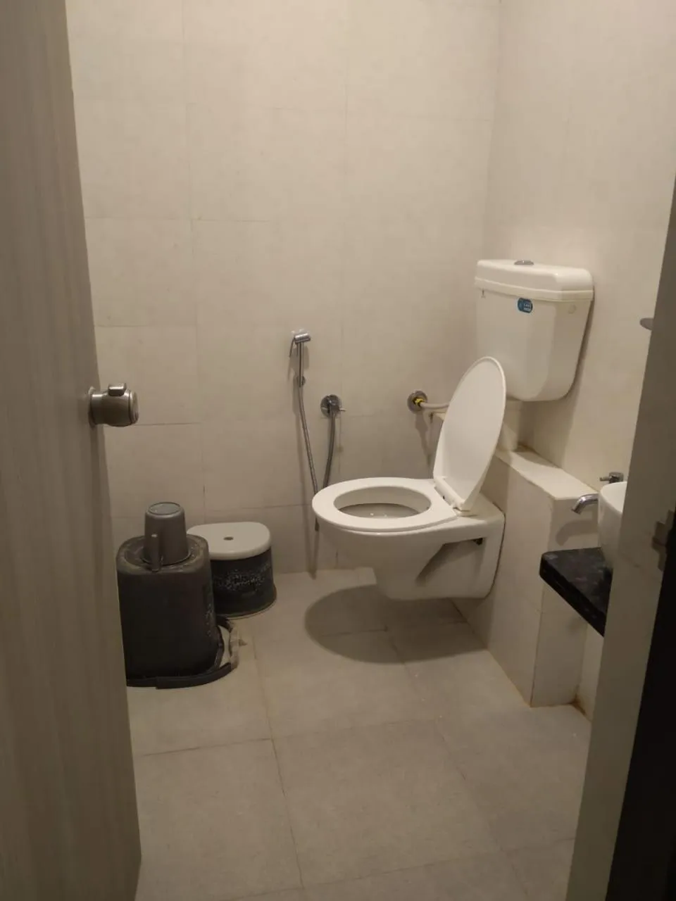 Toilet in Hotel Selfie Inn