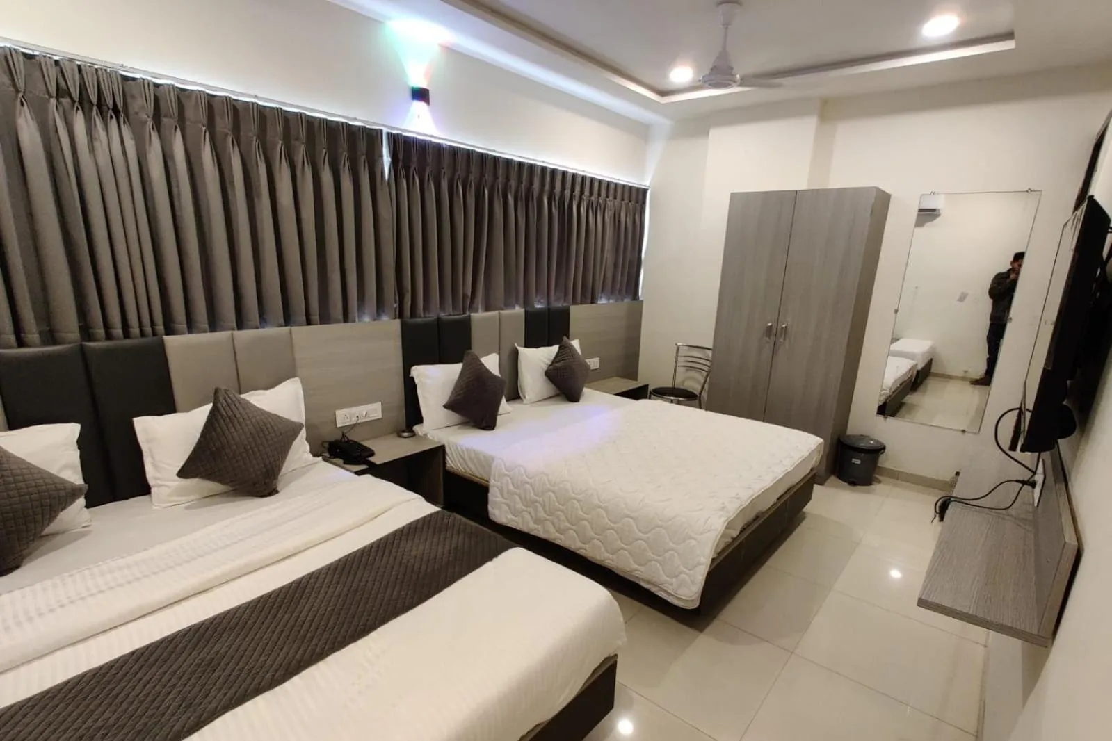 Property building, Bed in Hotel Selfie Inn