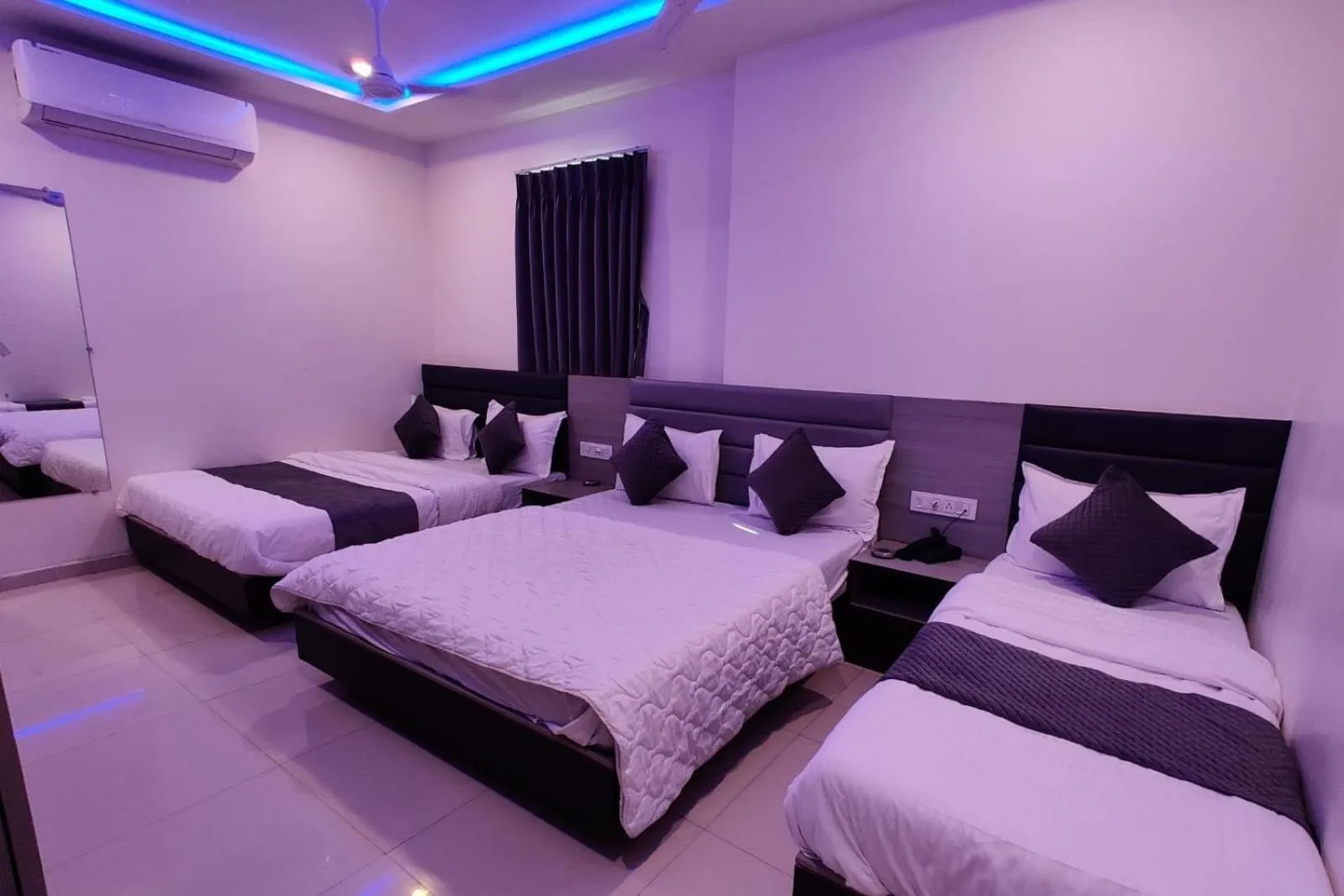 Property building, Bed in Hotel Selfie Inn