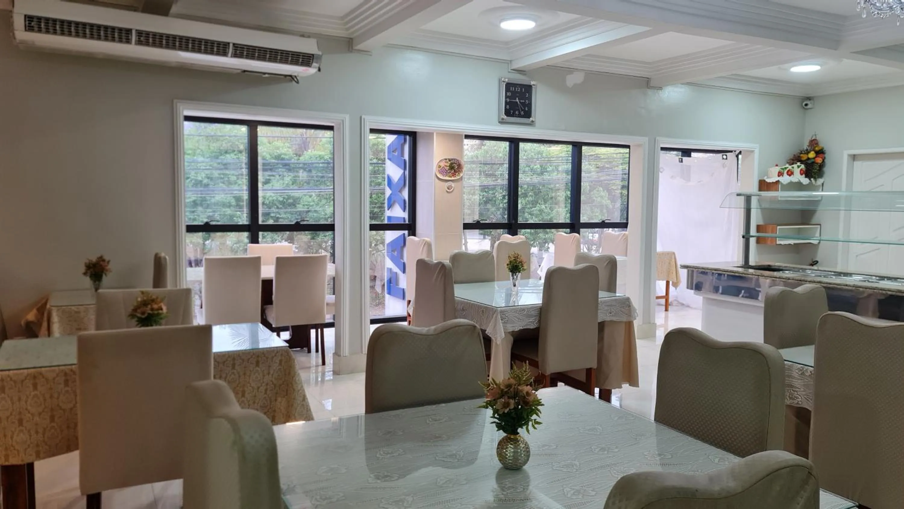 Buffet breakfast in Faixa Hotel