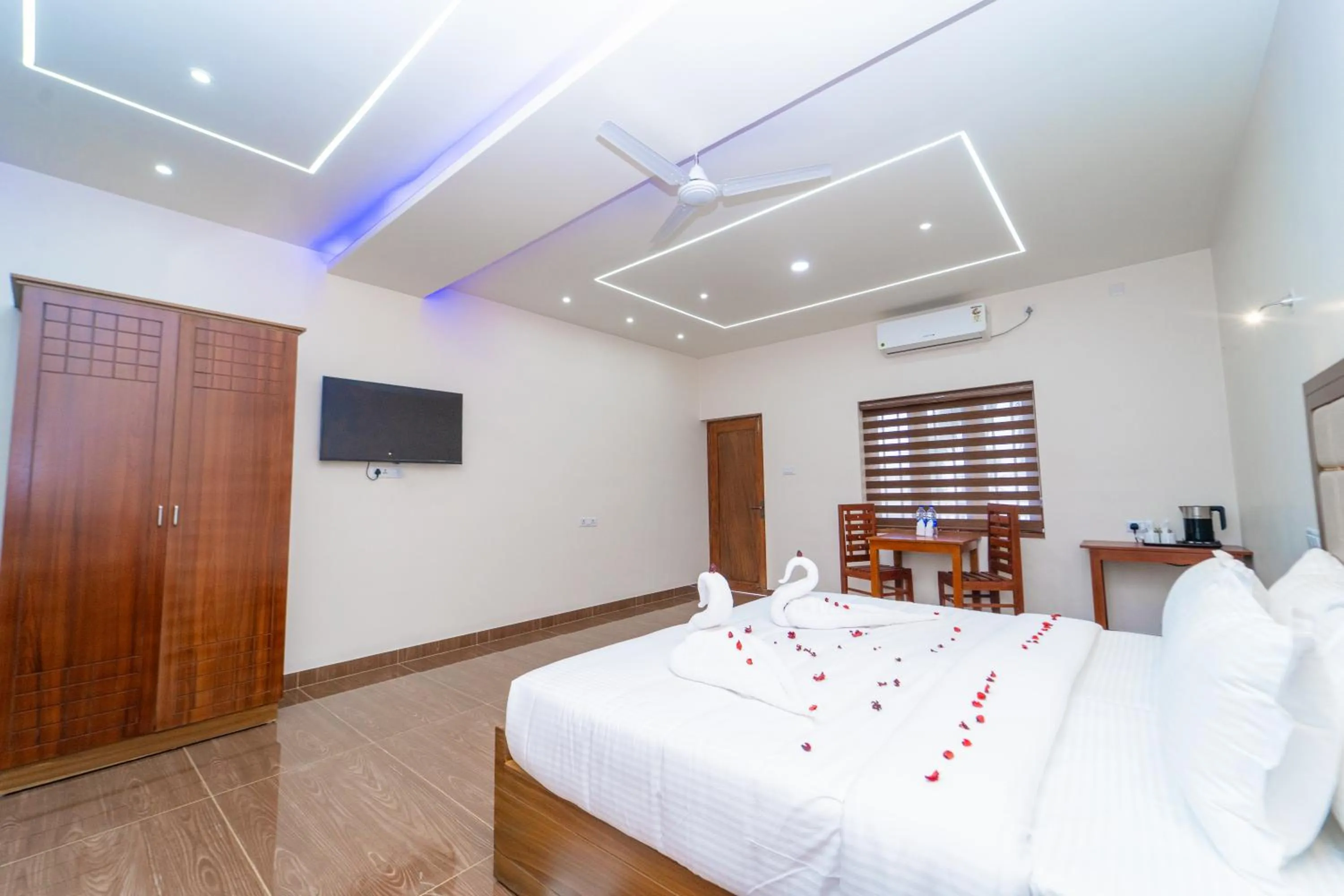 Bed in Skylar Seaview Beach Resort & Ayurveda Varkala