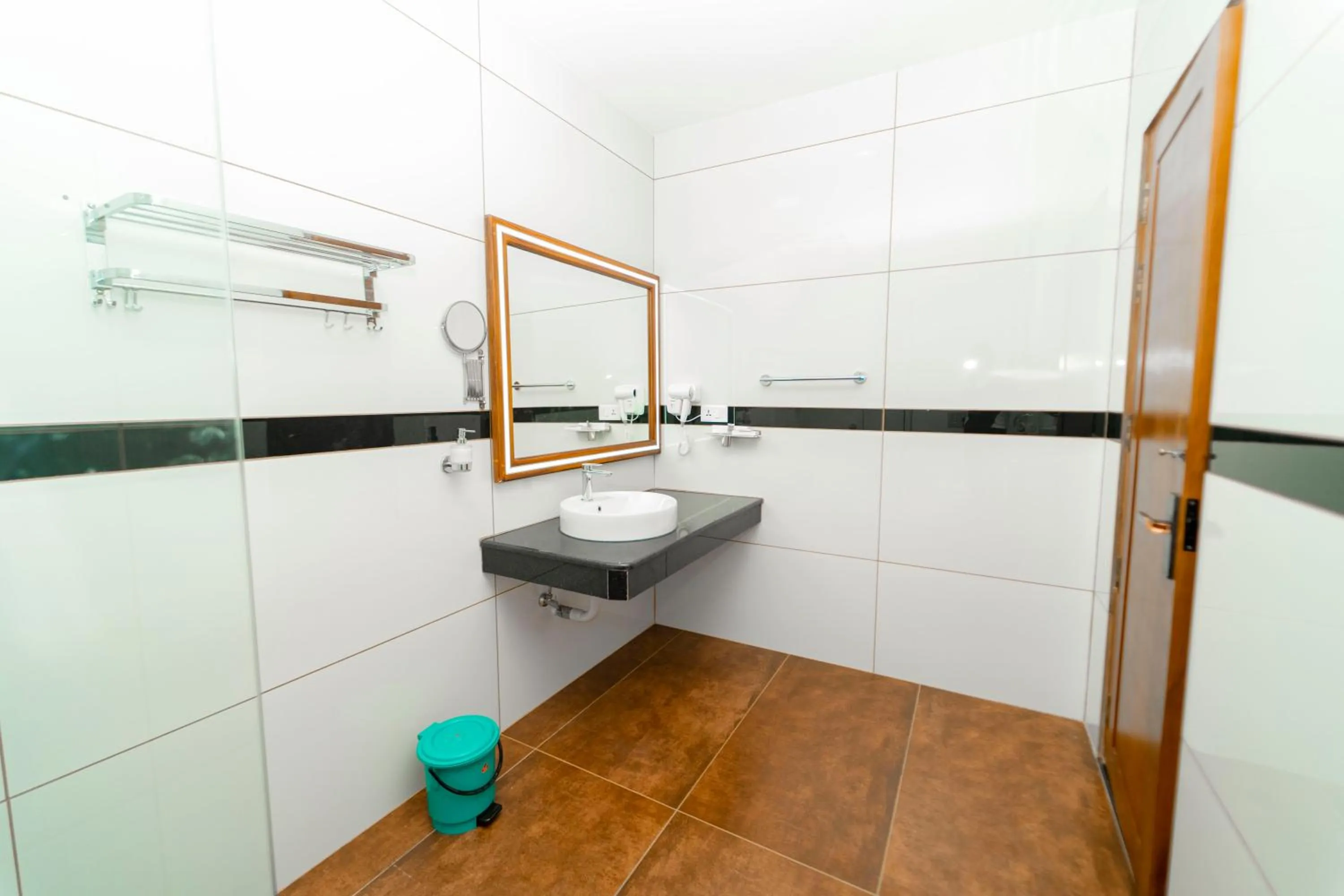 Shower in Skylar Seaview Beach Resort & Ayurveda Varkala