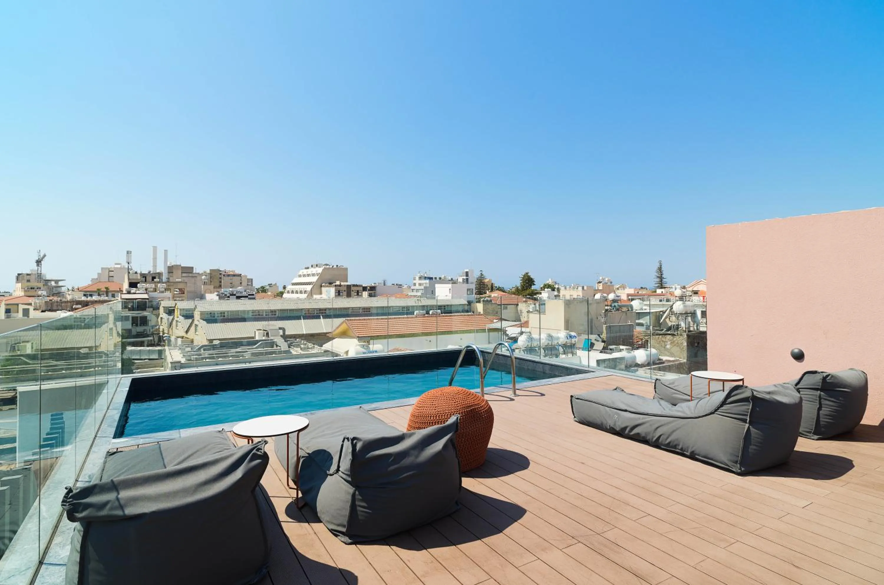 Swimming pool in Alinea Market Agora Square