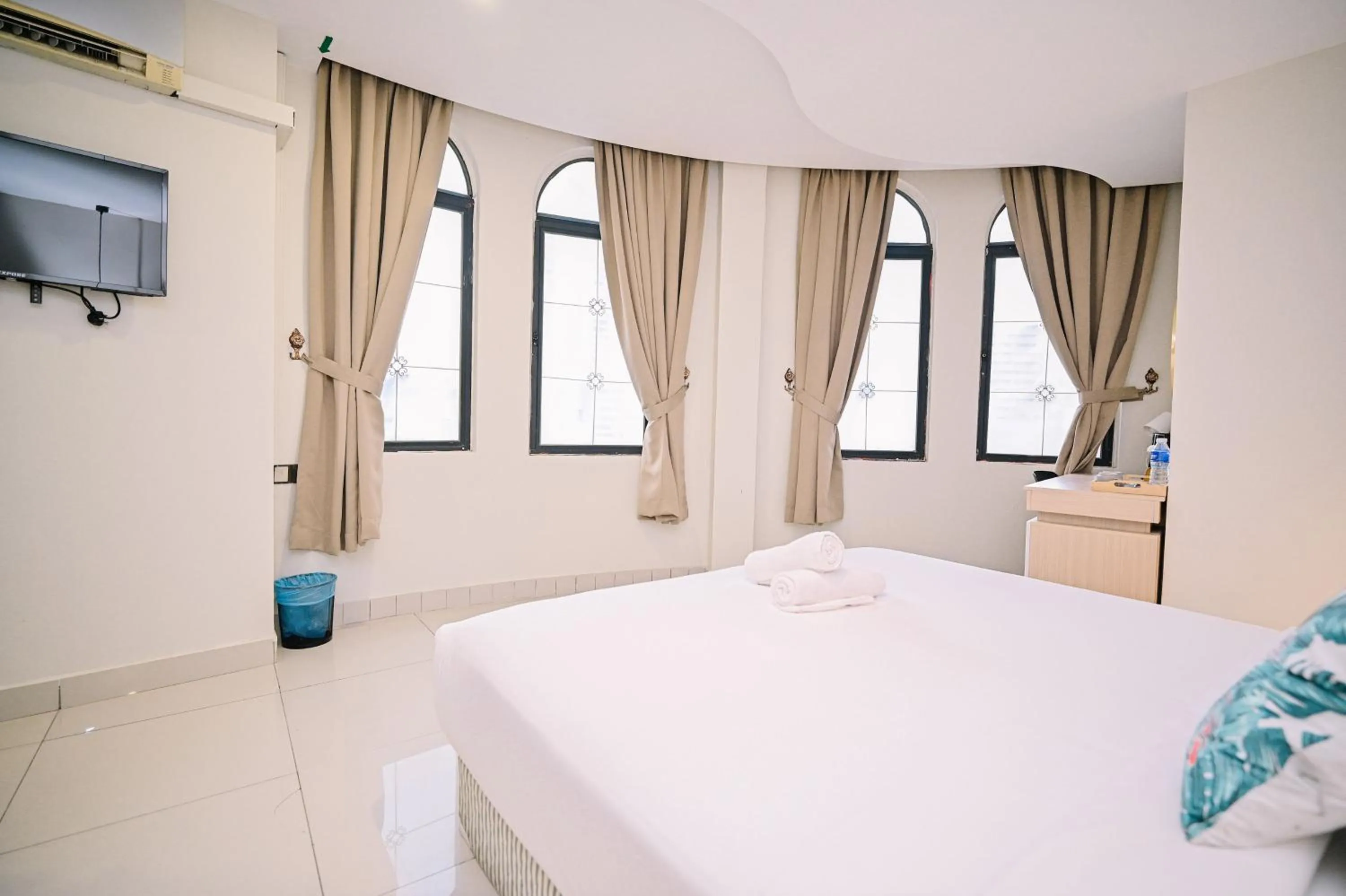 Bed in Swing & Pillows - Masjid Jamek Kuala Lumpur