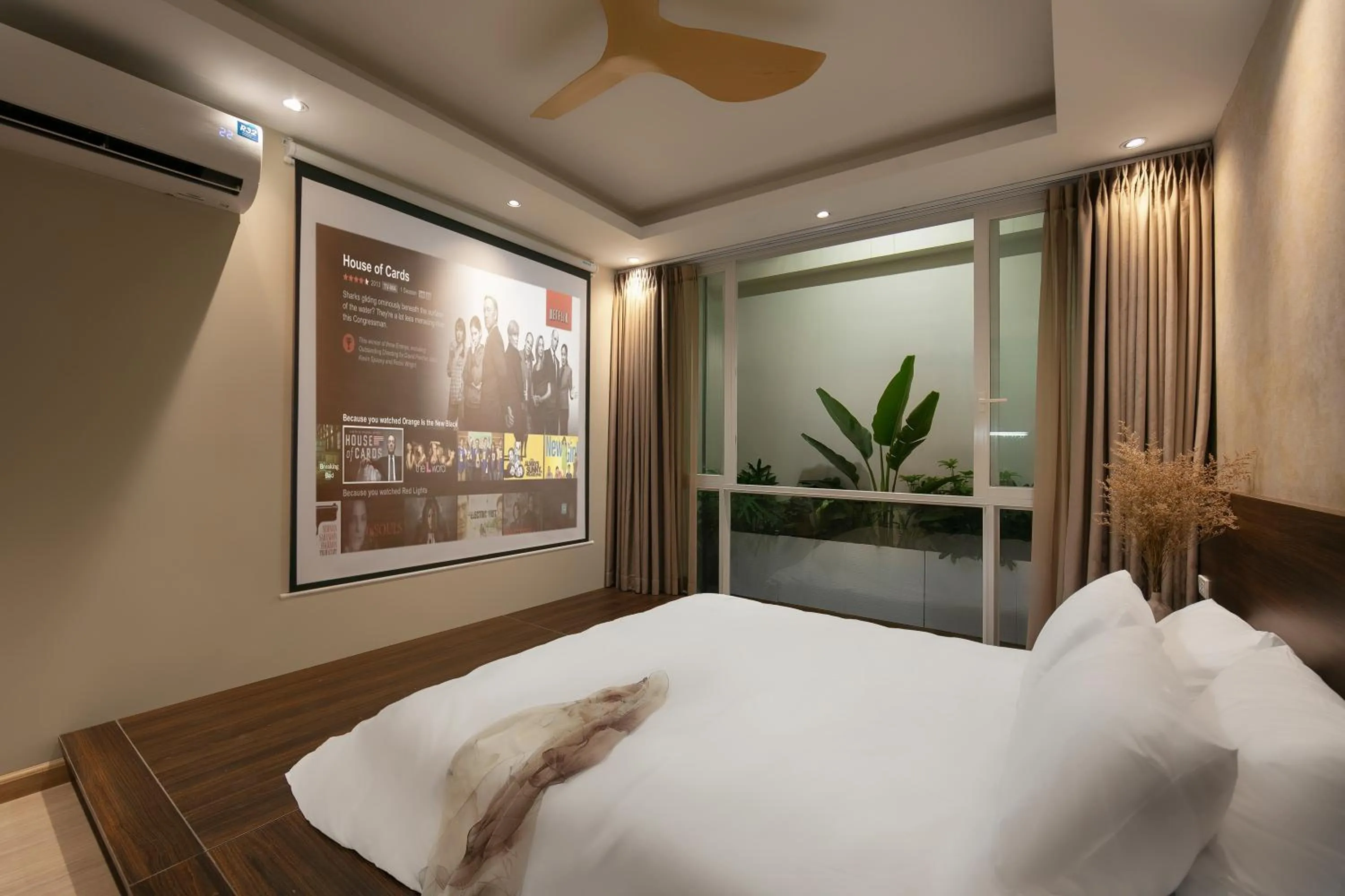 Entertainment, Bed in Brilliant Nature Suites & Spa