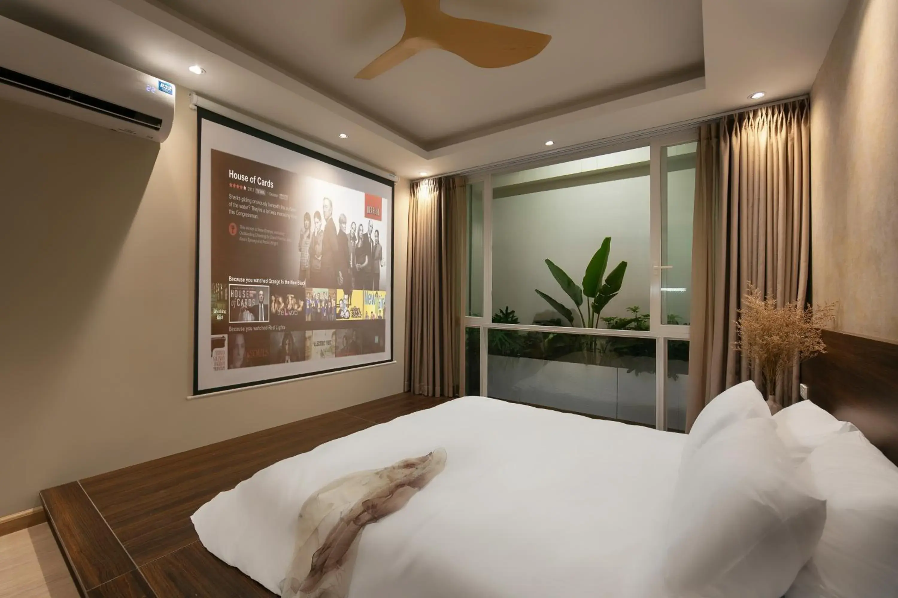 Entertainment, Bed in Brilliant Nature Suites & Spa Entertainment, Bed in Brilliant Nature Suites & Spa