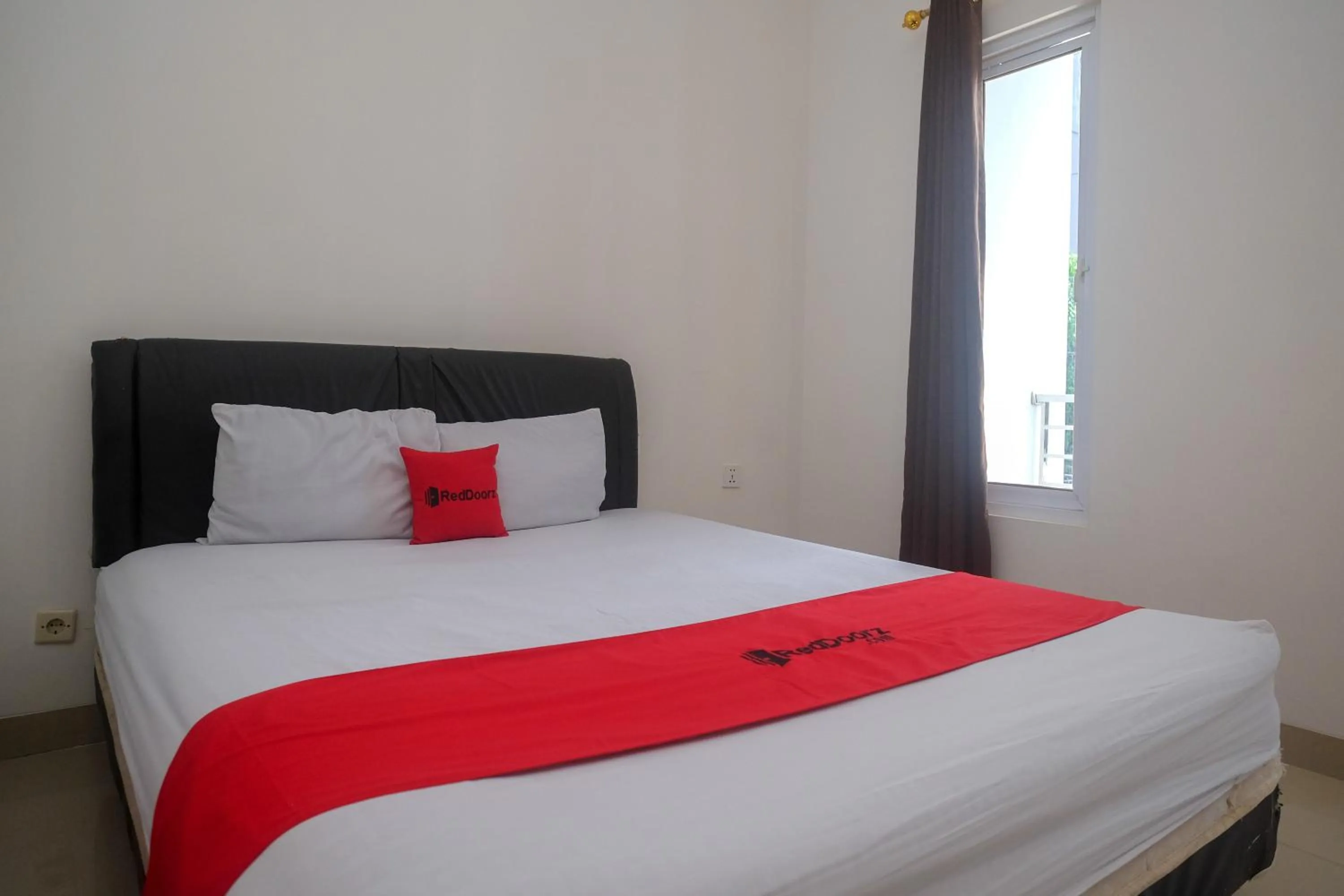 Bedroom, Bed in RedDoorz near Stasiun Solo Balapan 3