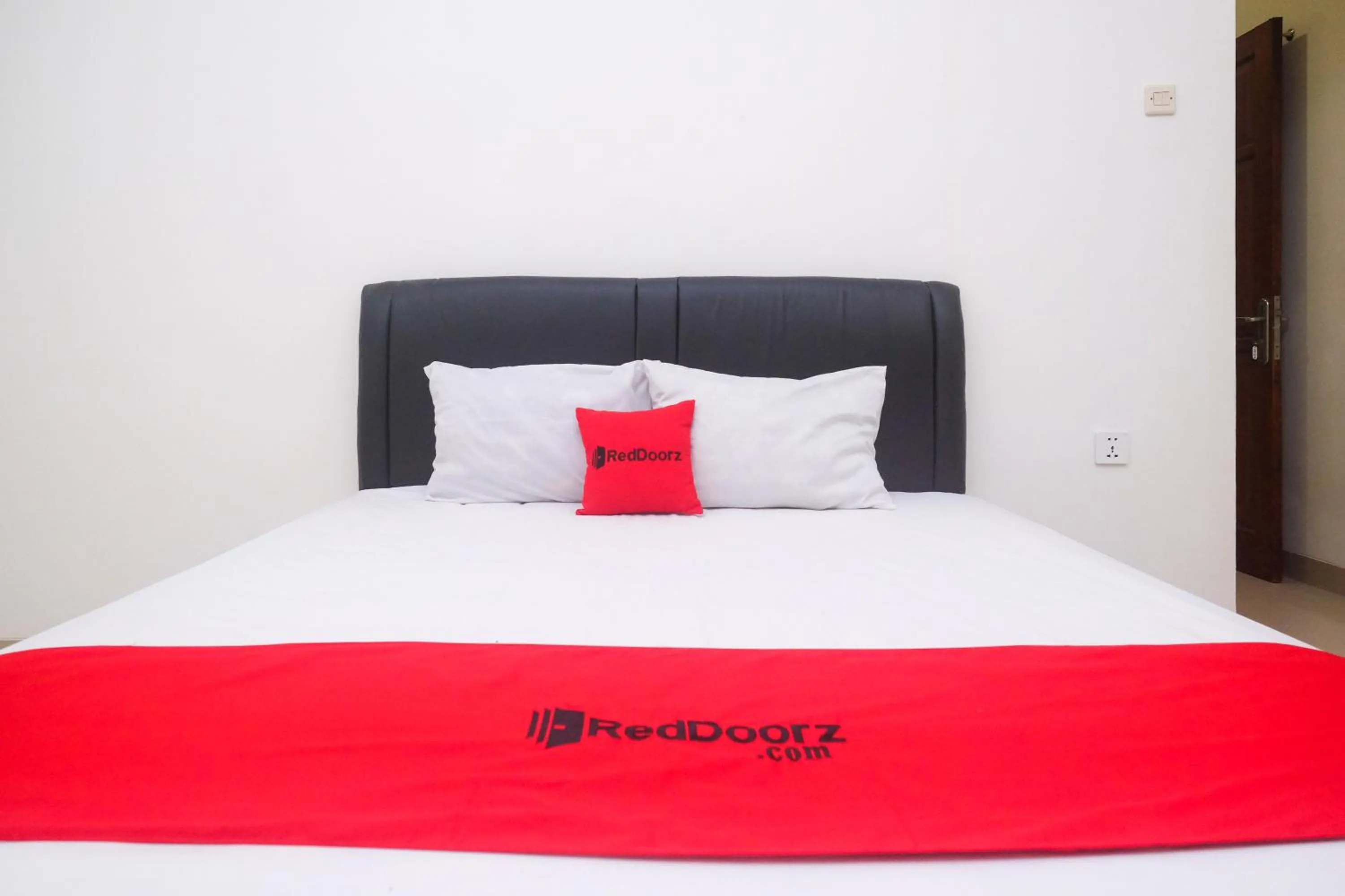 Bedroom, Bed in RedDoorz near Stasiun Solo Balapan 3