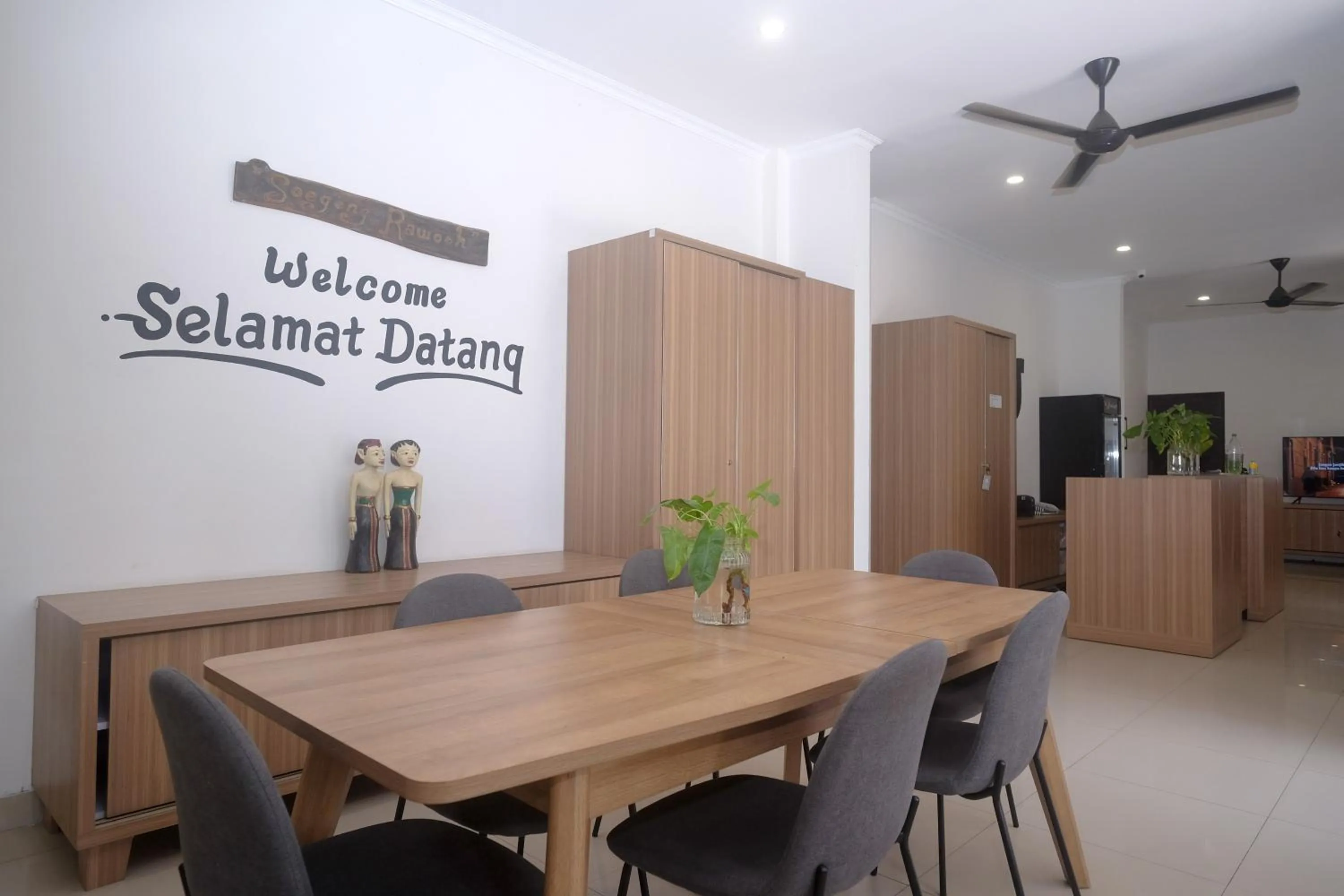 Lobby or reception in RedDoorz near Stasiun Solo Balapan 3