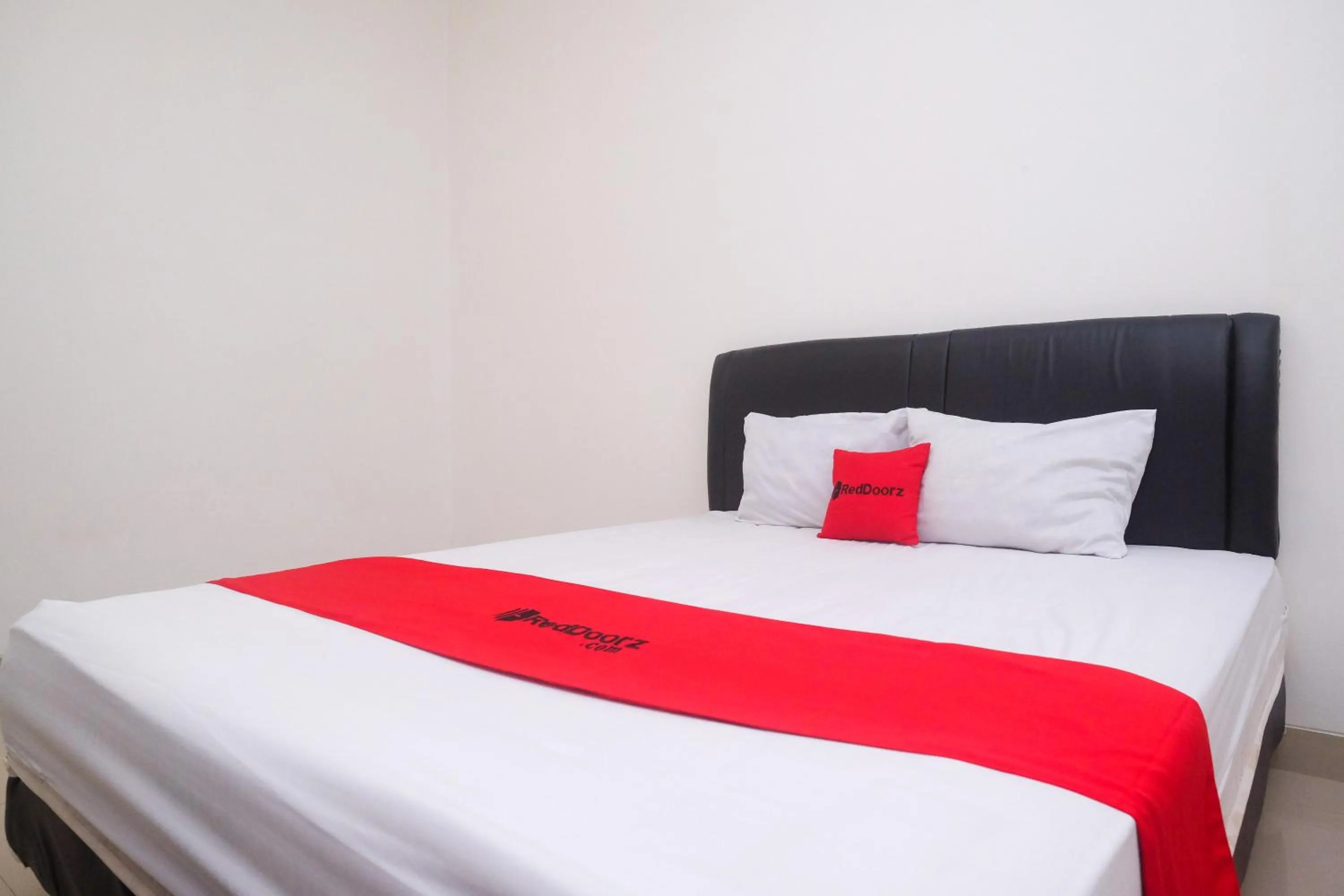 Bedroom, Bed in RedDoorz near Stasiun Solo Balapan 3