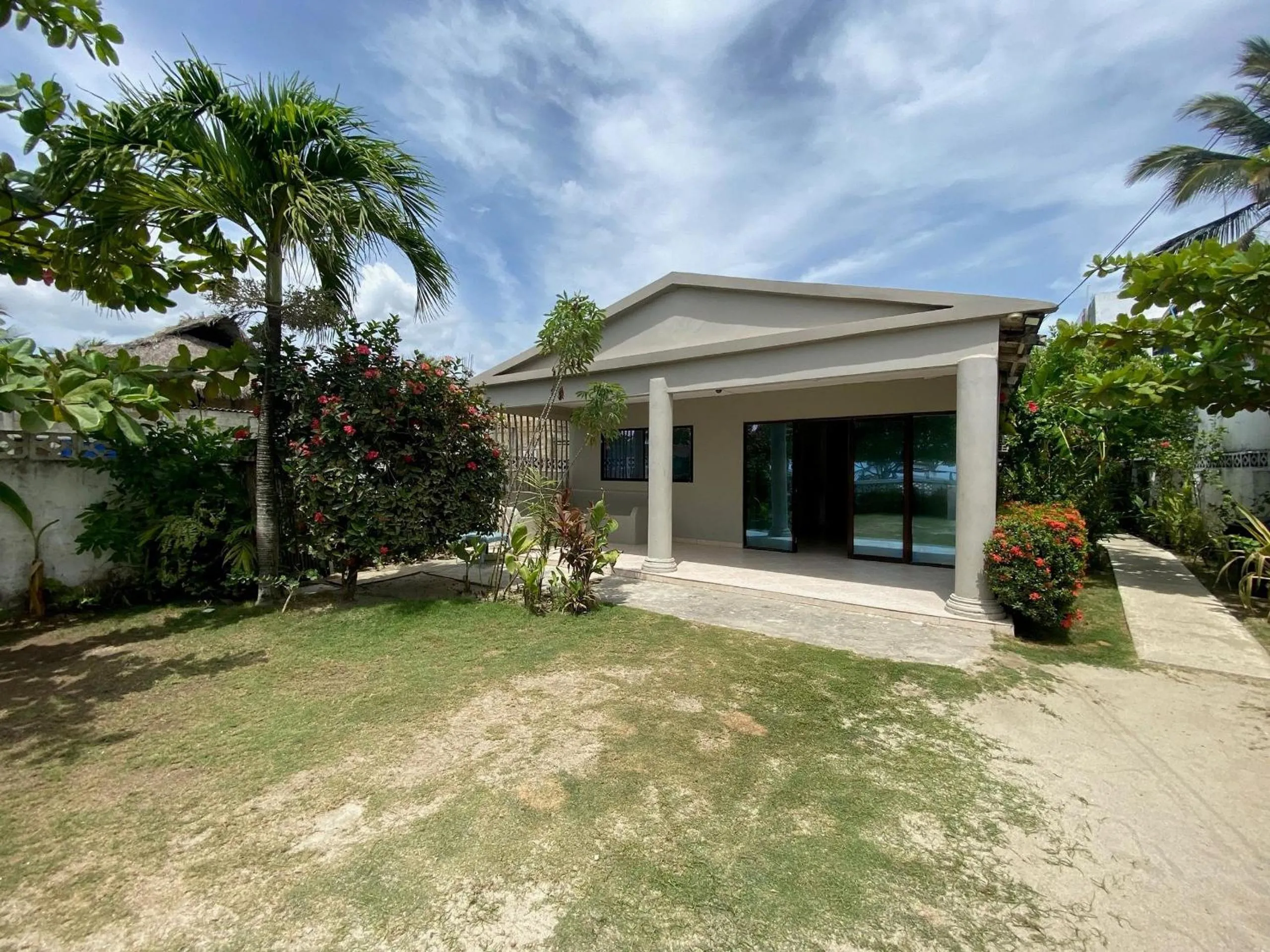 Bungalow - Beach Front in Casa de Playa Manecal