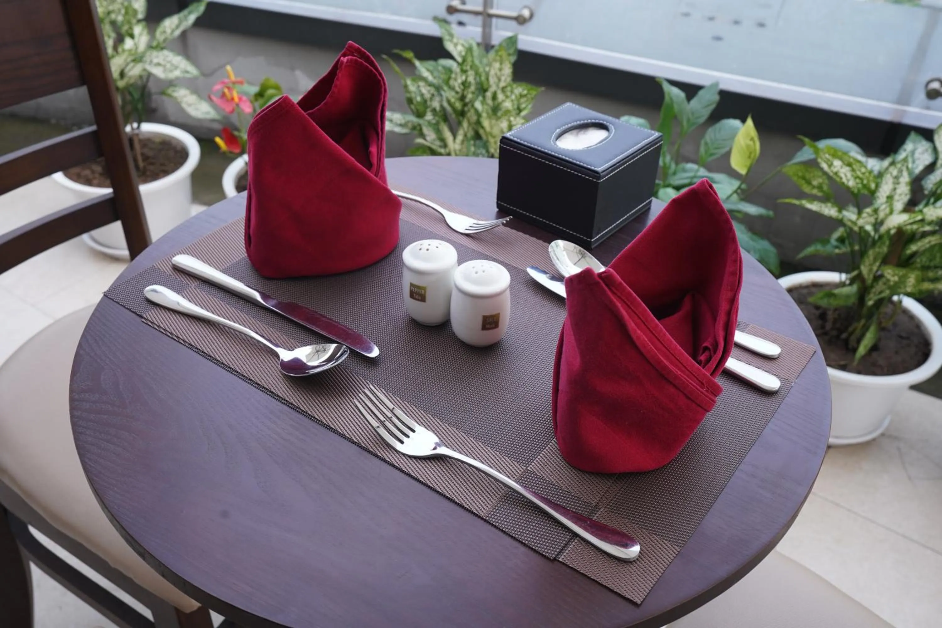 Restaurant/places to eat in Legend Westlake Hotel