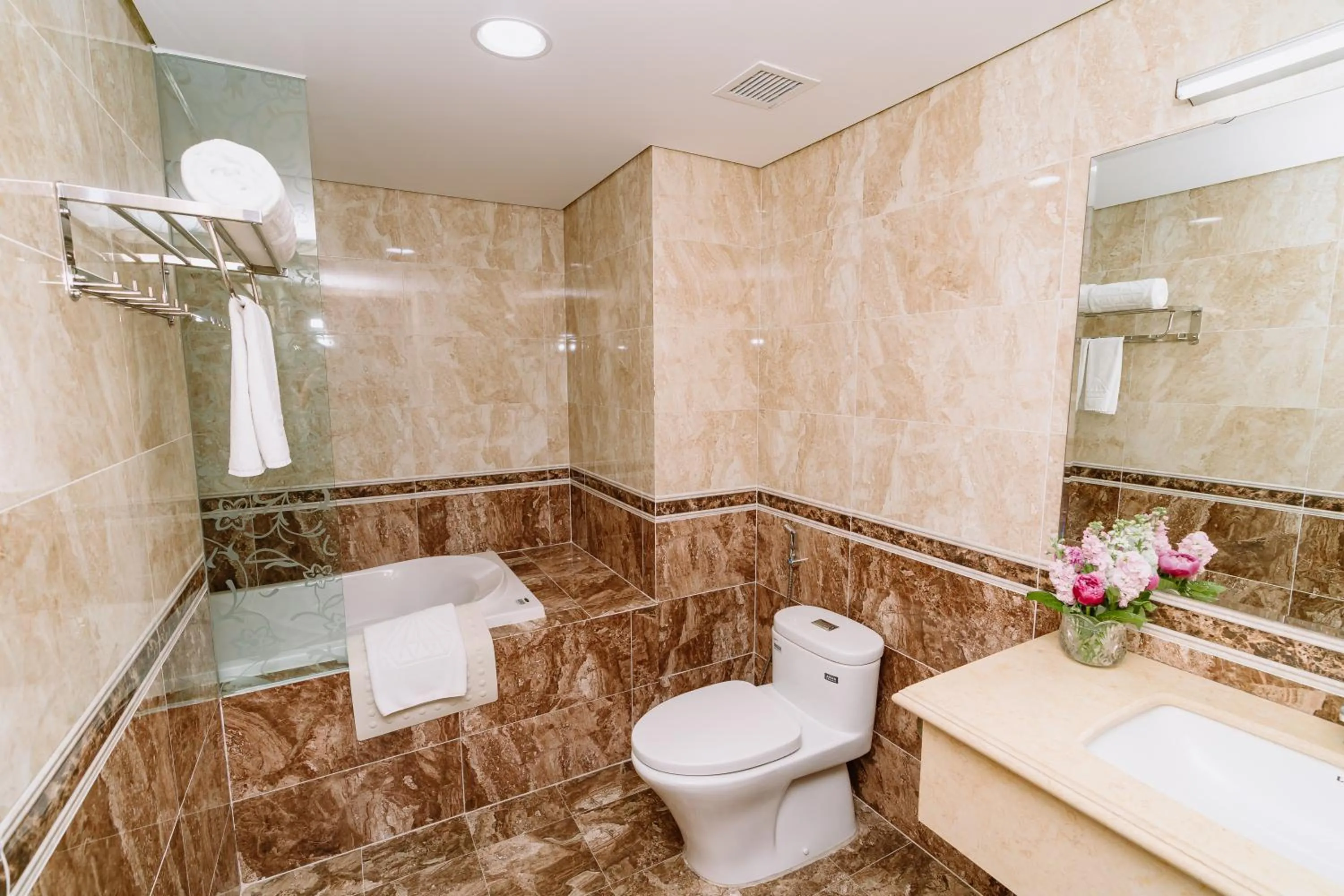 Shower in Legend Westlake Hotel