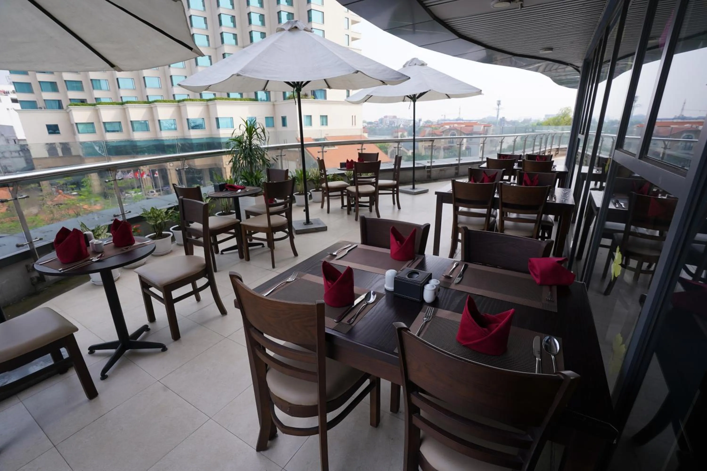 Restaurant/places to eat in Legend Westlake Hotel