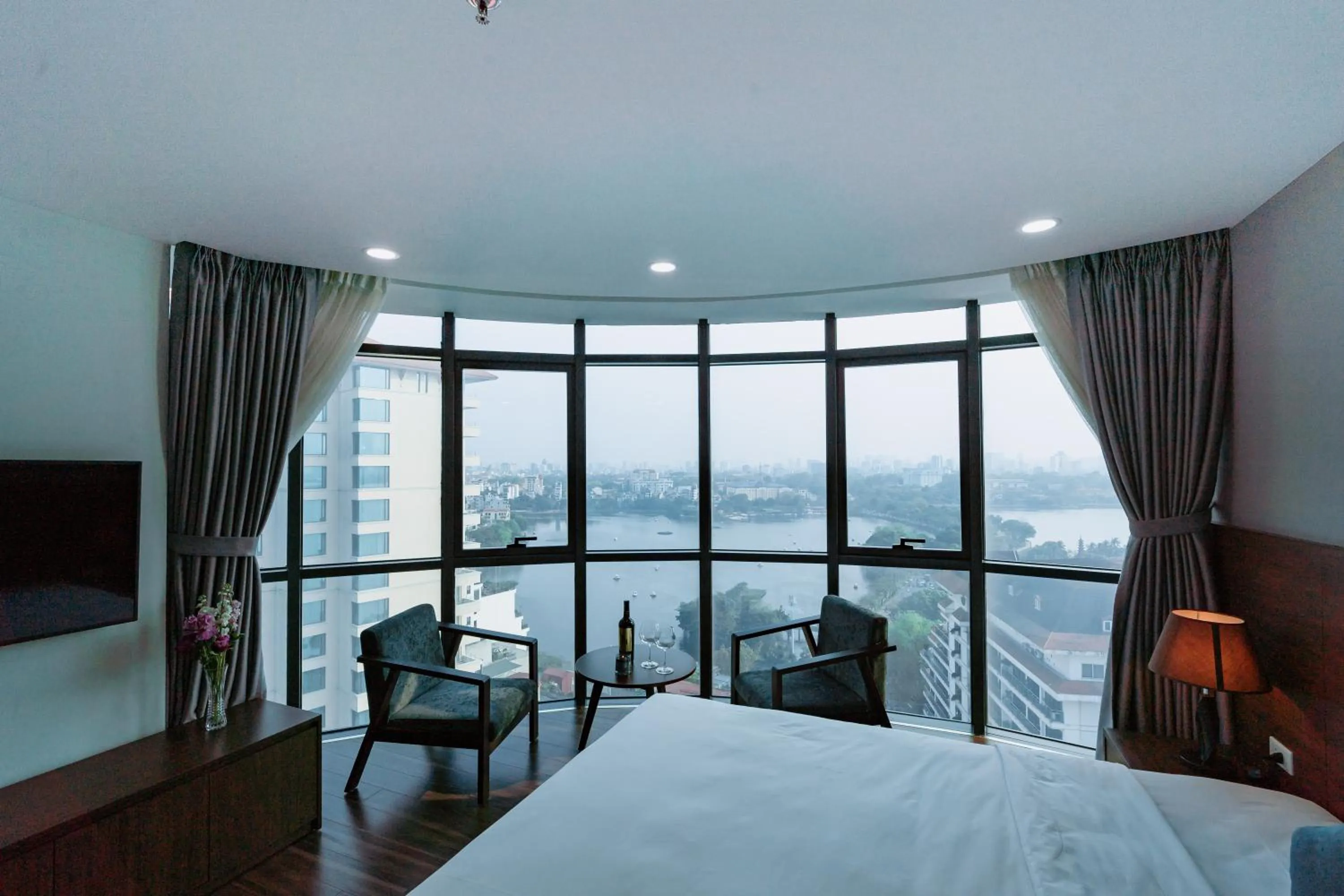 Photo of the whole room, Bed in Legend Westlake Hotel