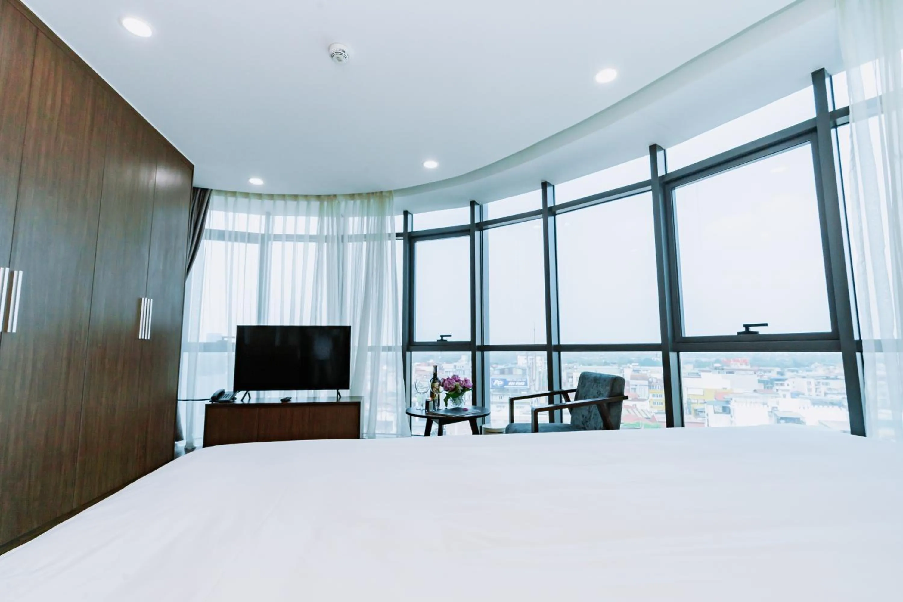 Bed in Legend Westlake Hotel