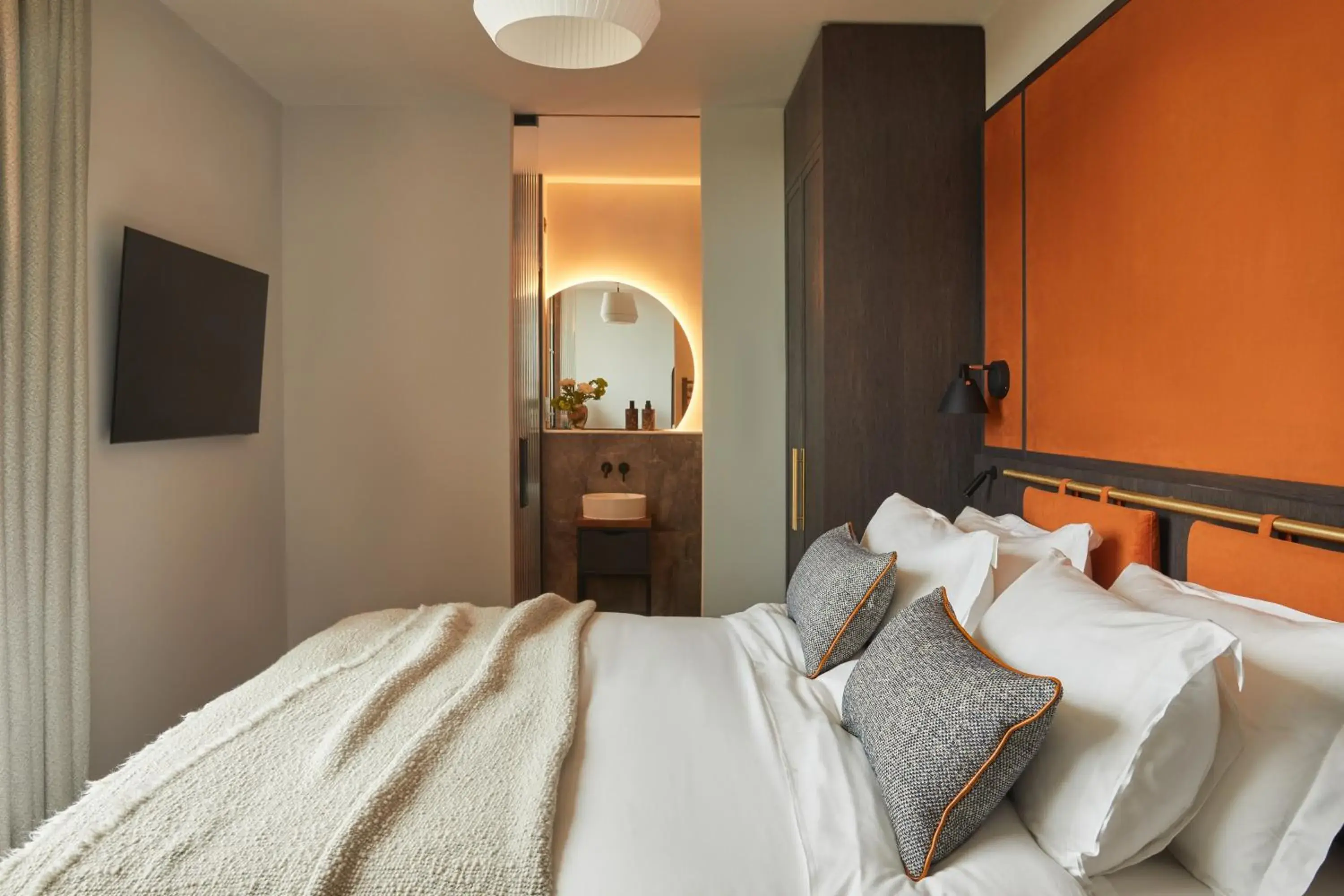 Bed in Escapade Silverstone Bed in Escapade Silverstone