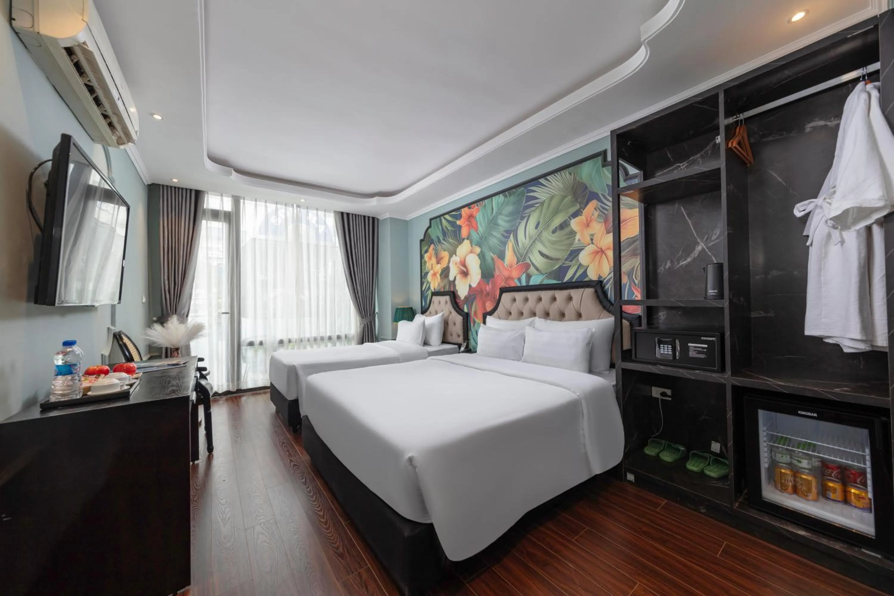 Bedroom, Bed in Madelise Amica Hotel and Travel