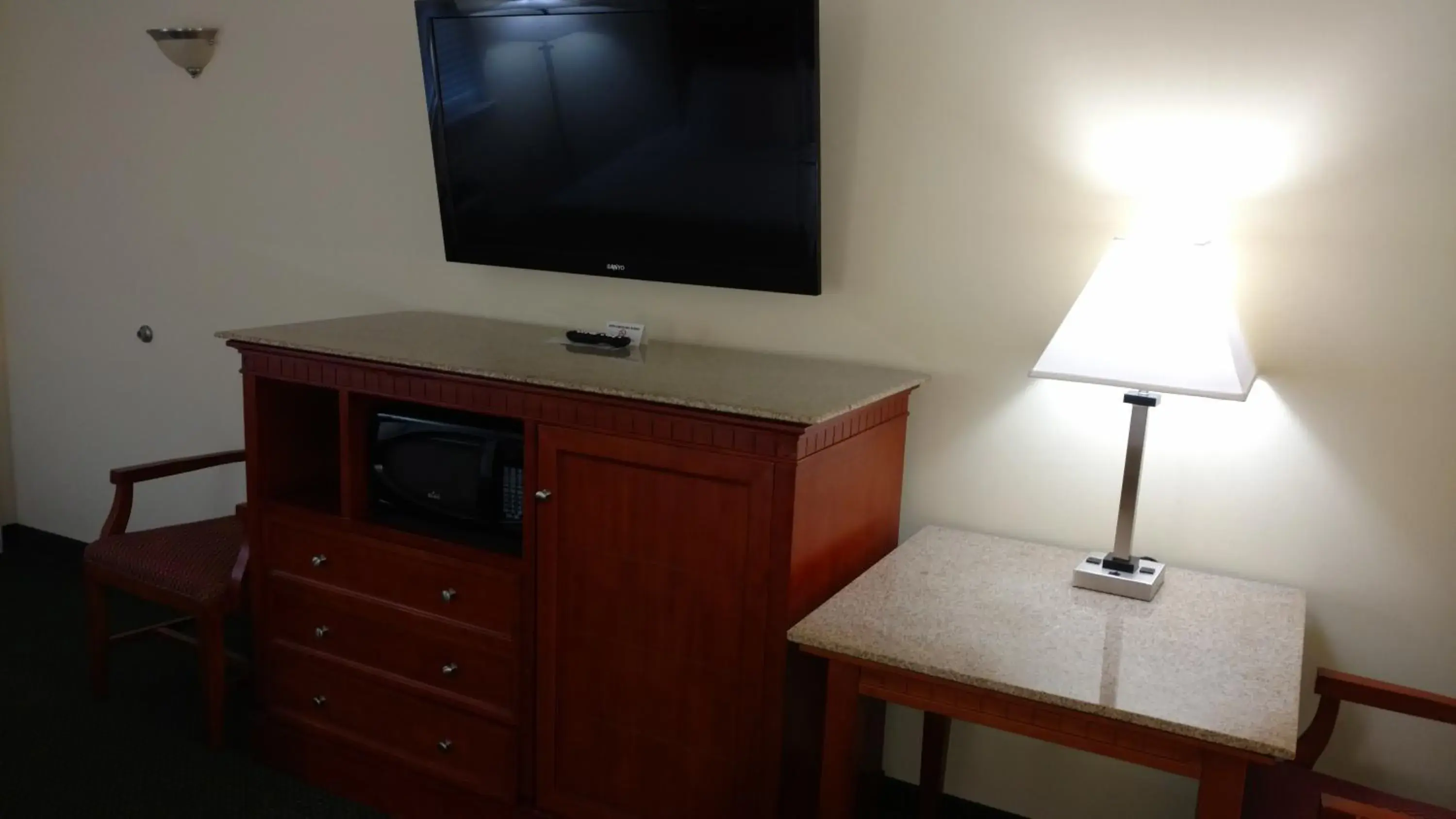 Double Room in Hurricane Inn Double Room in Hurricane Inn