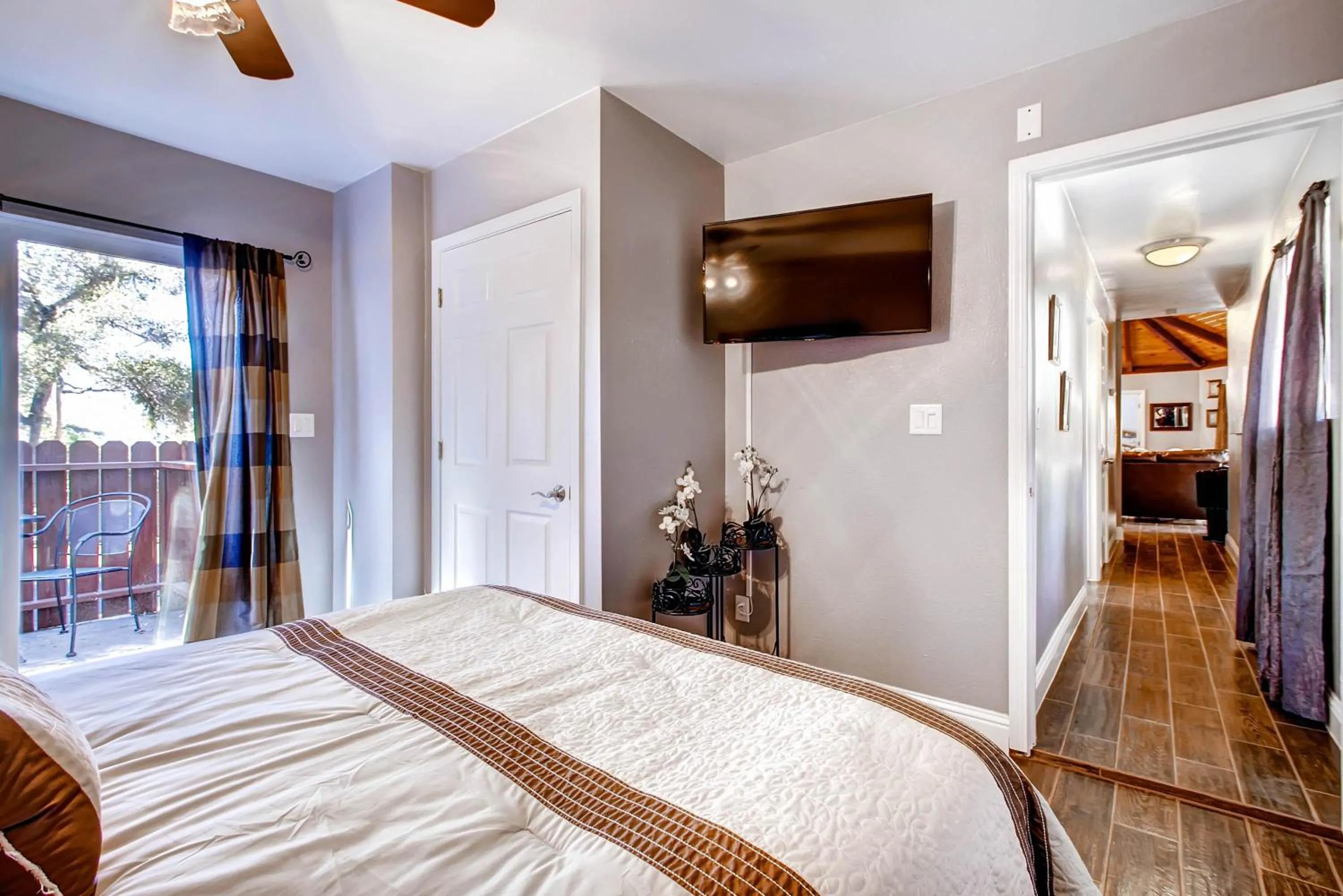 Bed in Harmony Hilltop Hideaway