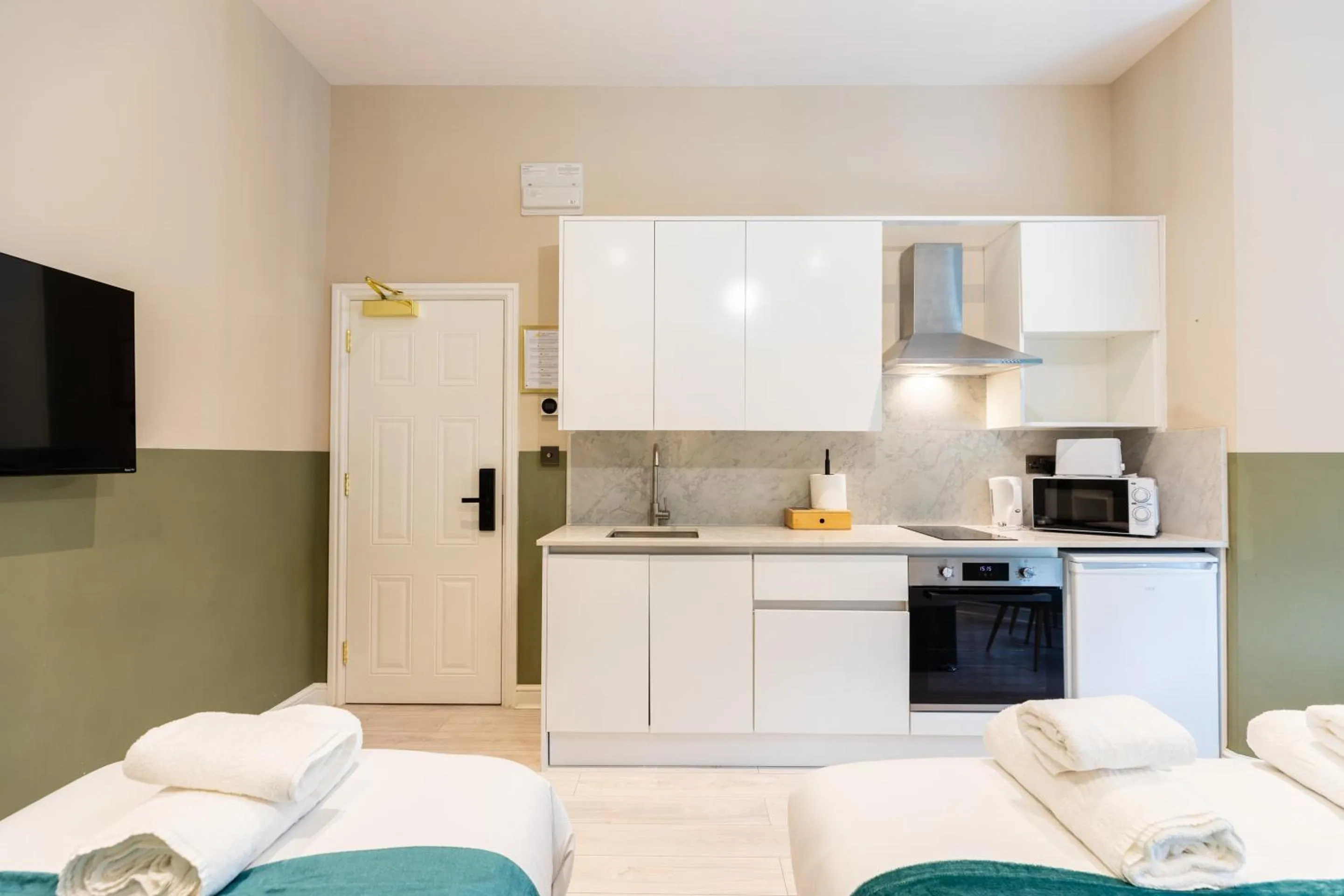 Kitchen or kitchenette, Bed in The Chapter Hotels - Finsbury Park