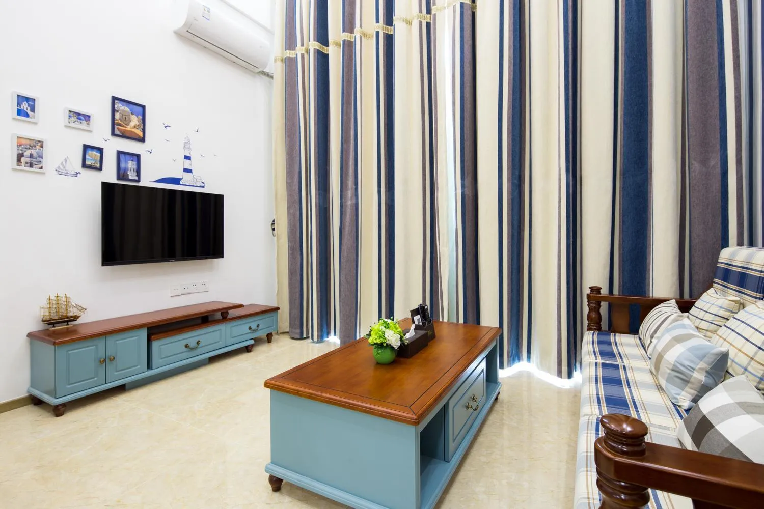 Living room in Serveyou International Apartment - Free Airport Pickup Service & Free Canton Fair Shuttle Bus