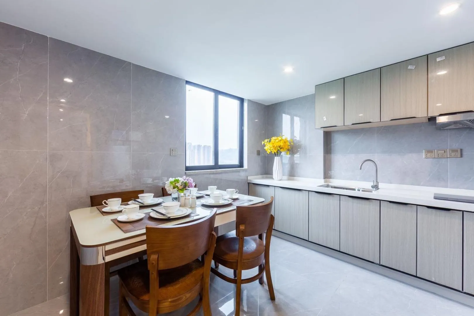 Dining area in Serveyou International Apartment - Free Airport Pickup Service & Free Canton Fair Shuttle Bus