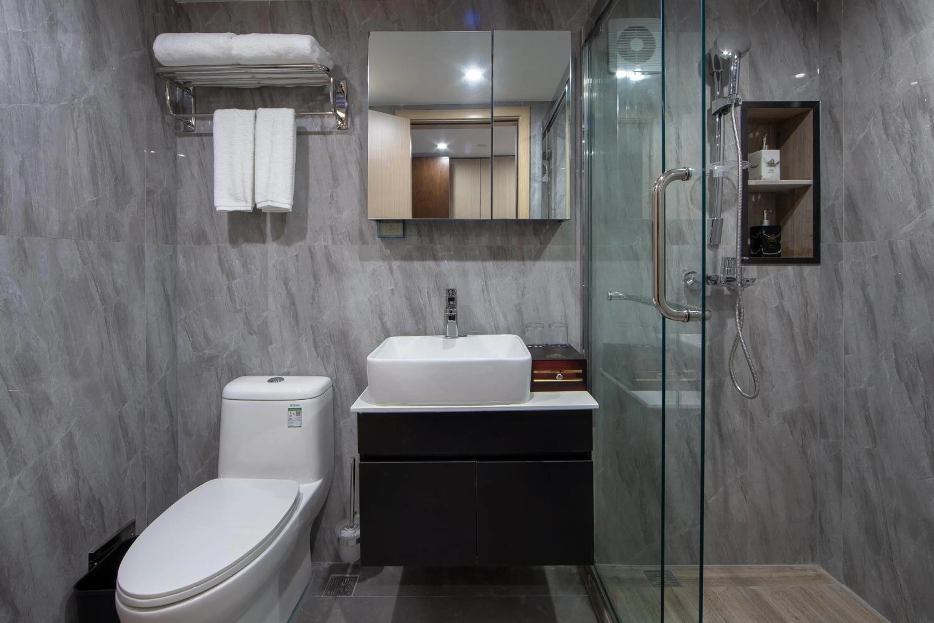 Toilet in Serveyou International Apartment - Free Airport Pickup Service & Free Canton Fair Shuttle Bus