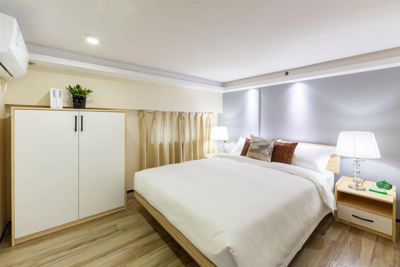Bed in Serveyou International Apartment - Free Airport Pickup Service & Free Canton Fair Shuttle Bus