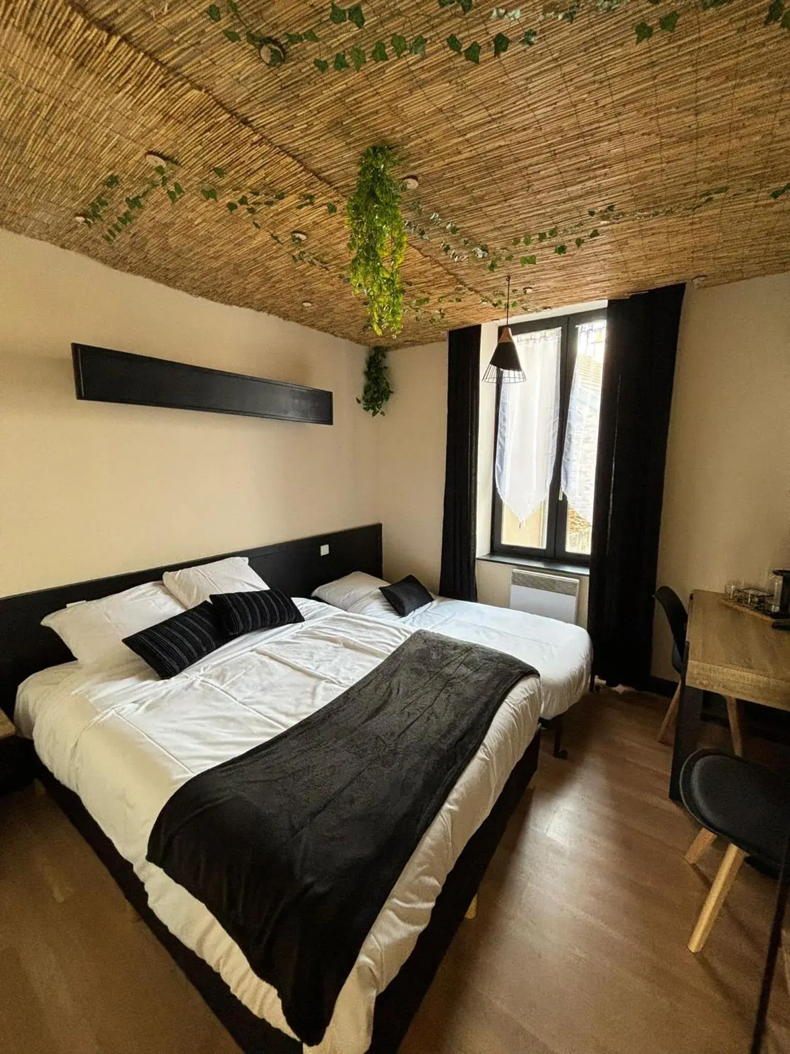 Triple Room in Hôtel de la Gare Sévérac Triple Room in Hôtel de la Gare Sévérac