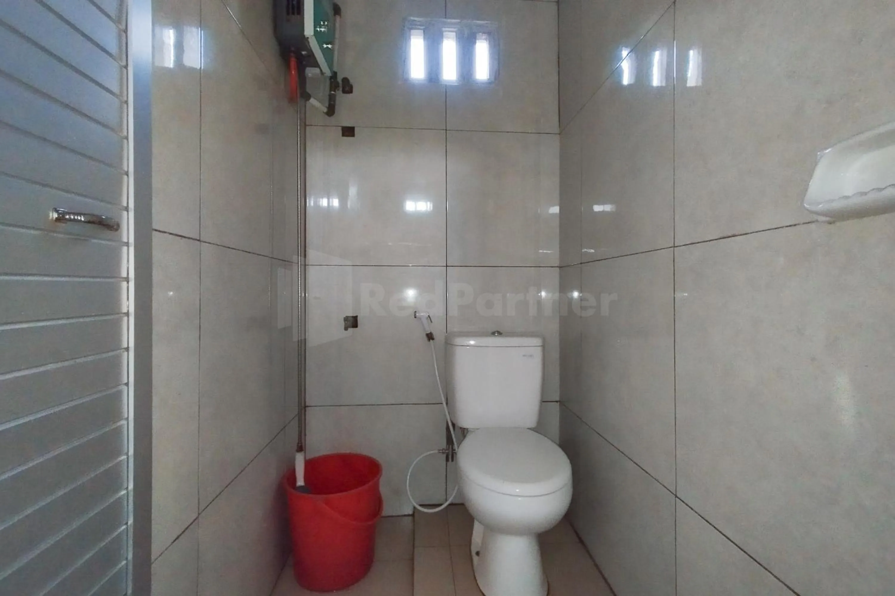 Bathroom in AS Resto,Café & Hotel Mitra RedDoorz