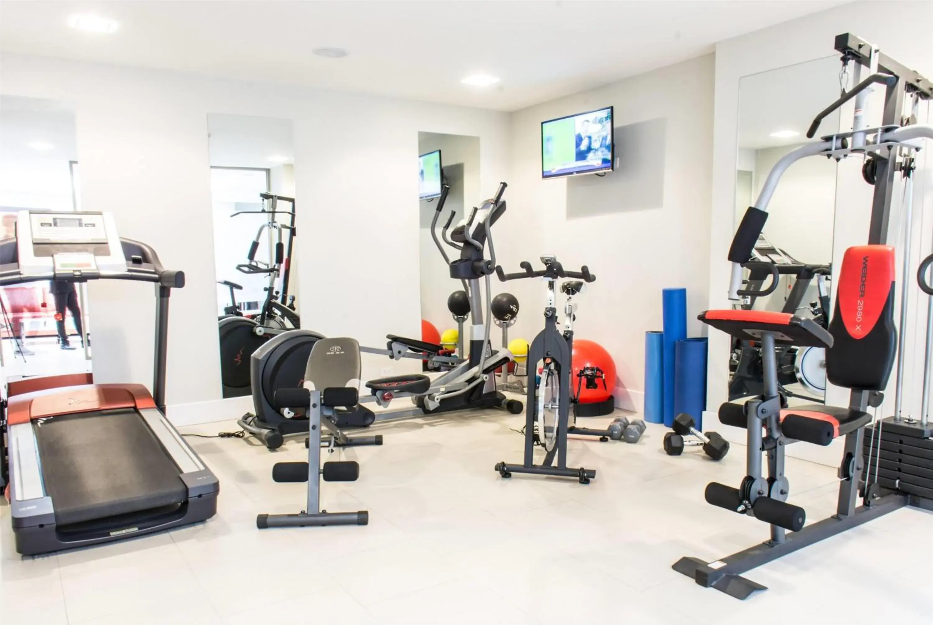 Fitness centre/facilities in TRYP by Wyndham Cuenca Zahir Fitness centre/facilities in TRYP by Wyndham Cuenca Zahir