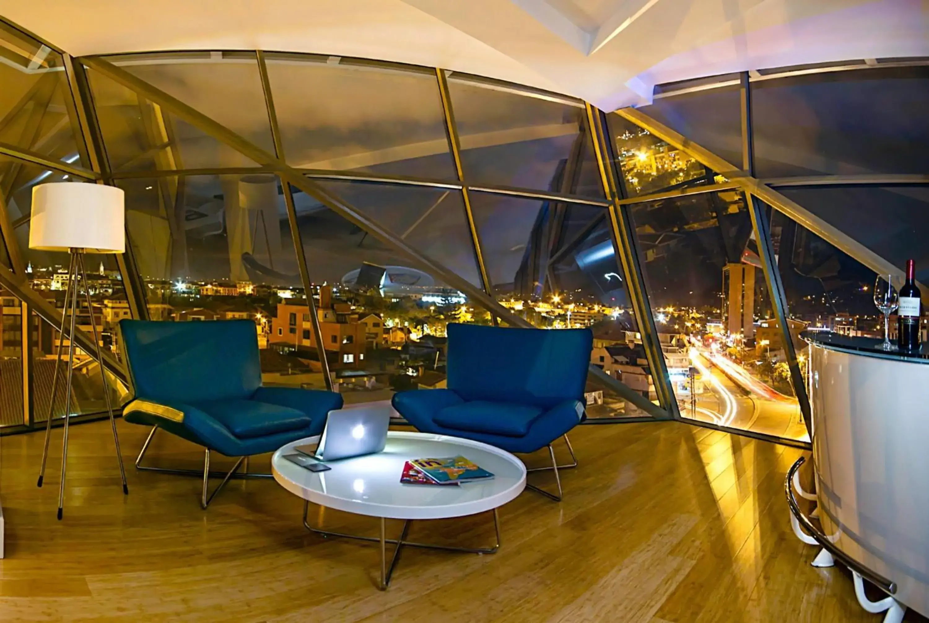 Photo of the whole room in TRYP by Wyndham Cuenca Zahir Photo of the whole room in TRYP by Wyndham Cuenca Zahir