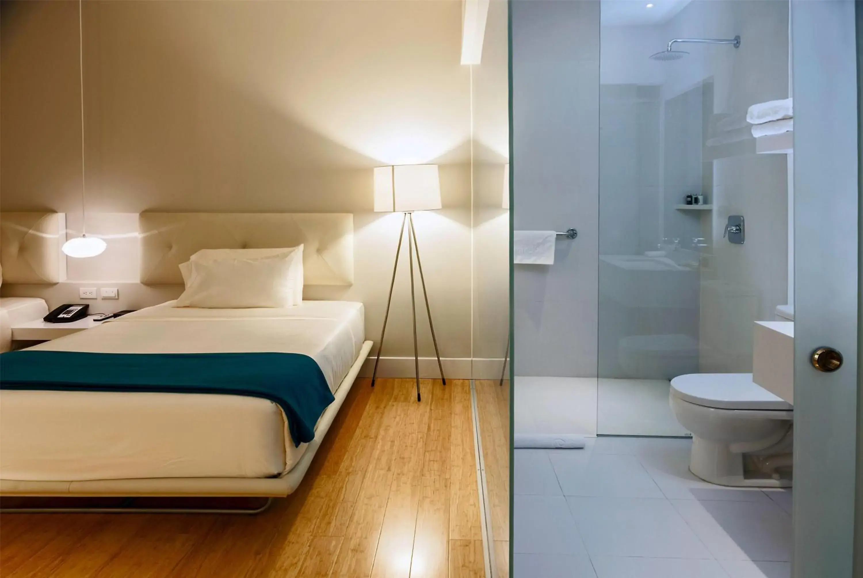 Photo of the whole room, Bed in TRYP by Wyndham Cuenca Zahir Photo of the whole room, Bed in TRYP by Wyndham Cuenca Zahir