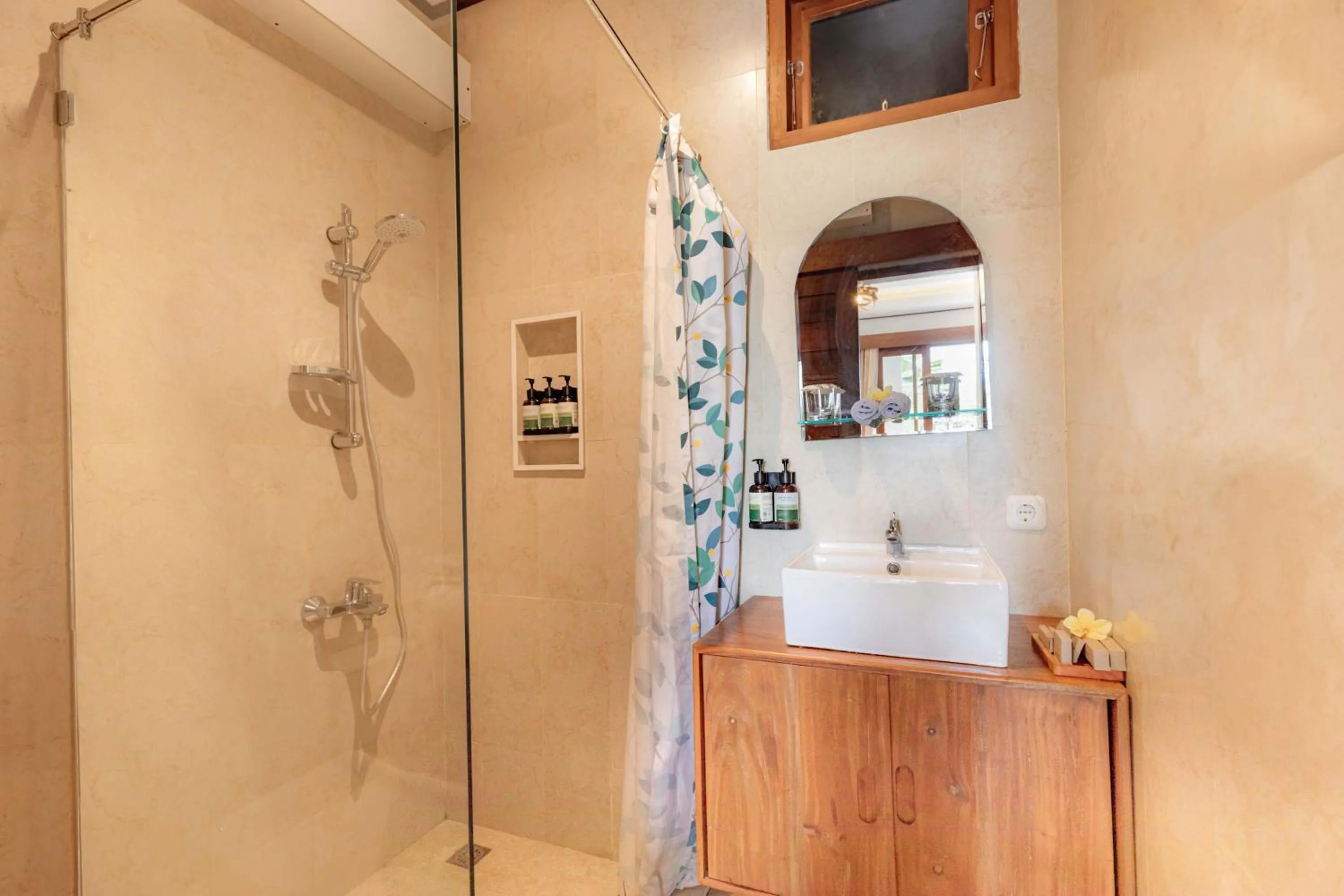 Shower in Uma Nandhi Villa Ubud