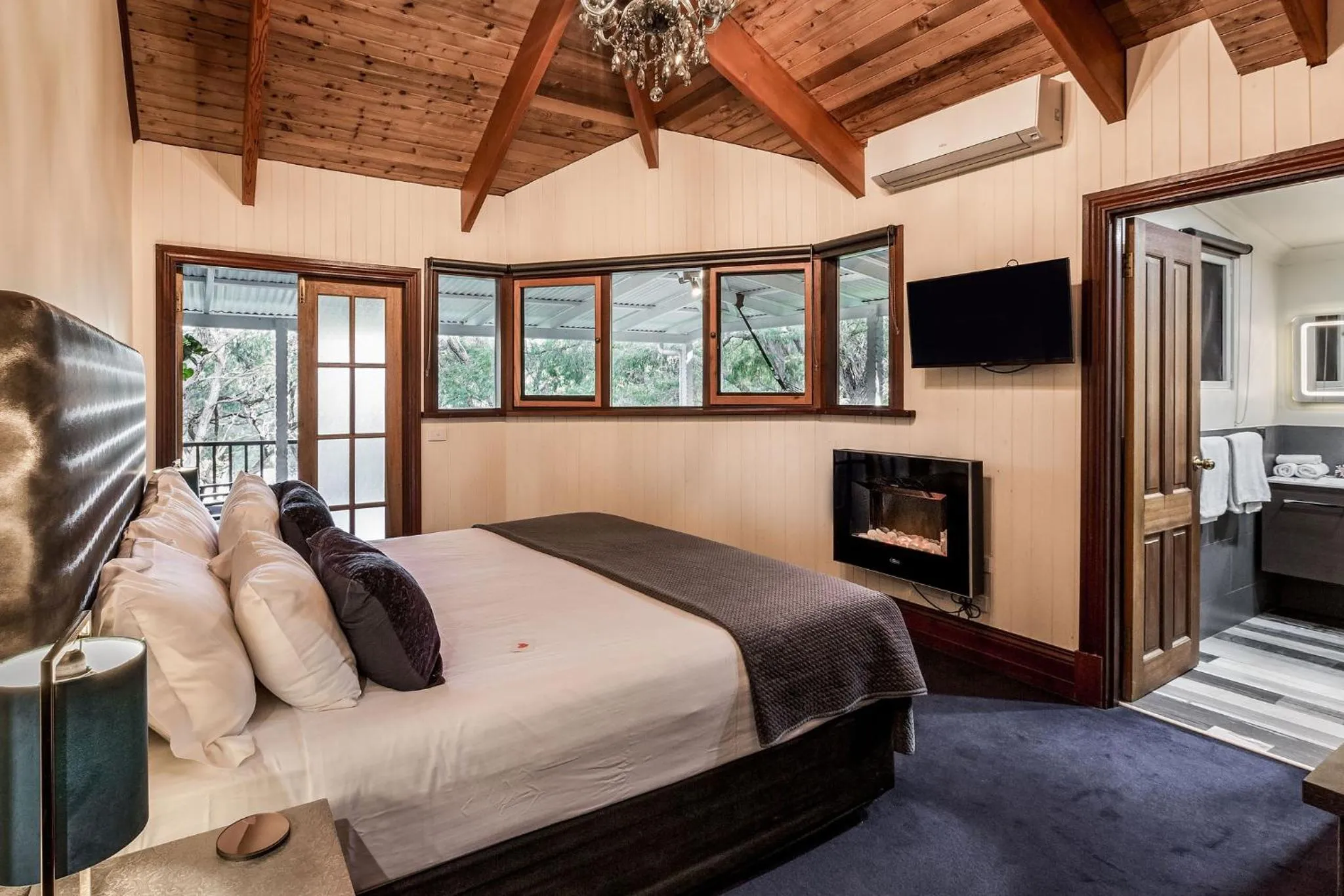 Photo of the whole room, Bed in Yallingup Lodge Spa Retreat