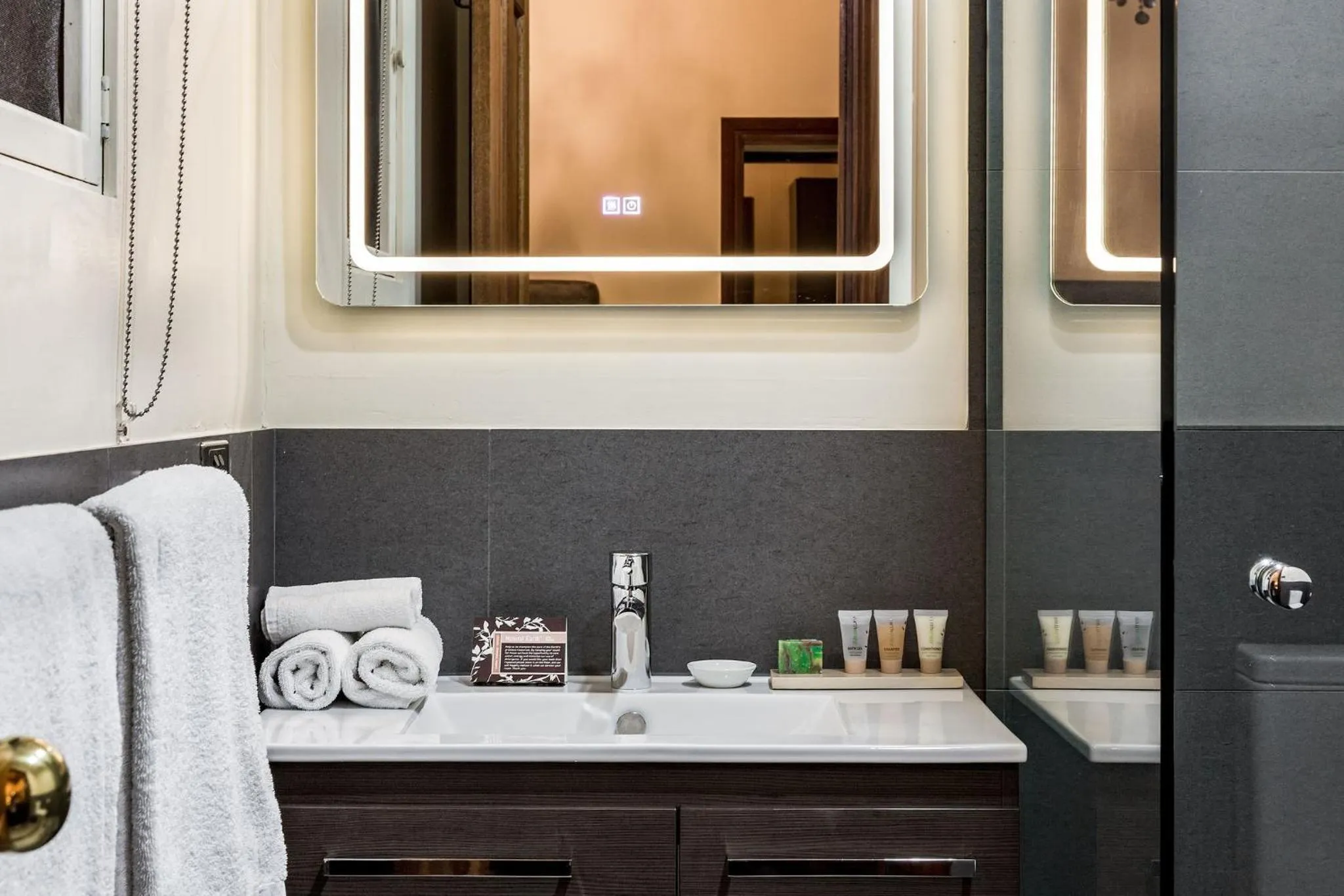 Bathroom in Yallingup Lodge Spa Retreat