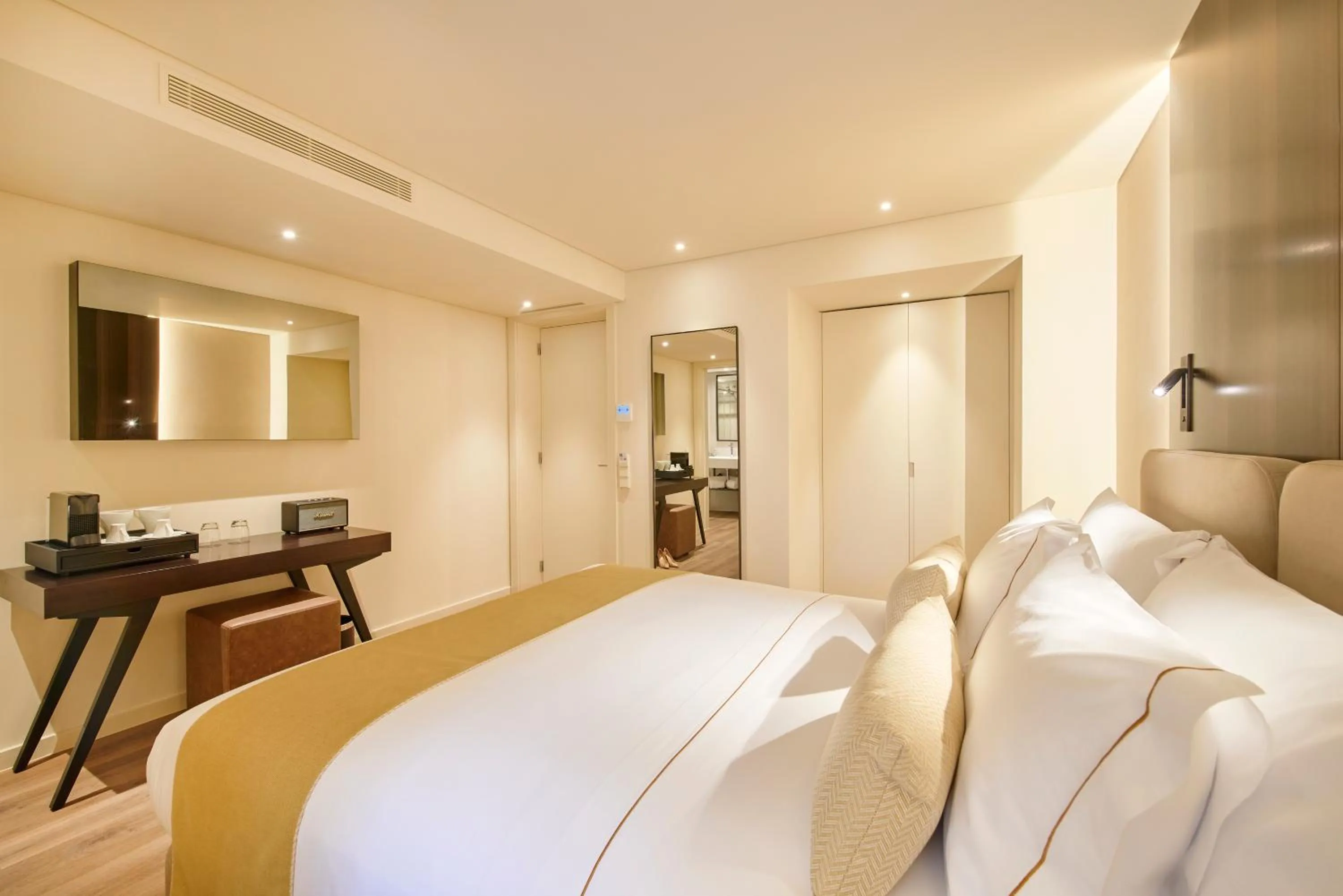 Bedroom, Bed in Hotel Moon & Sun Lisboa