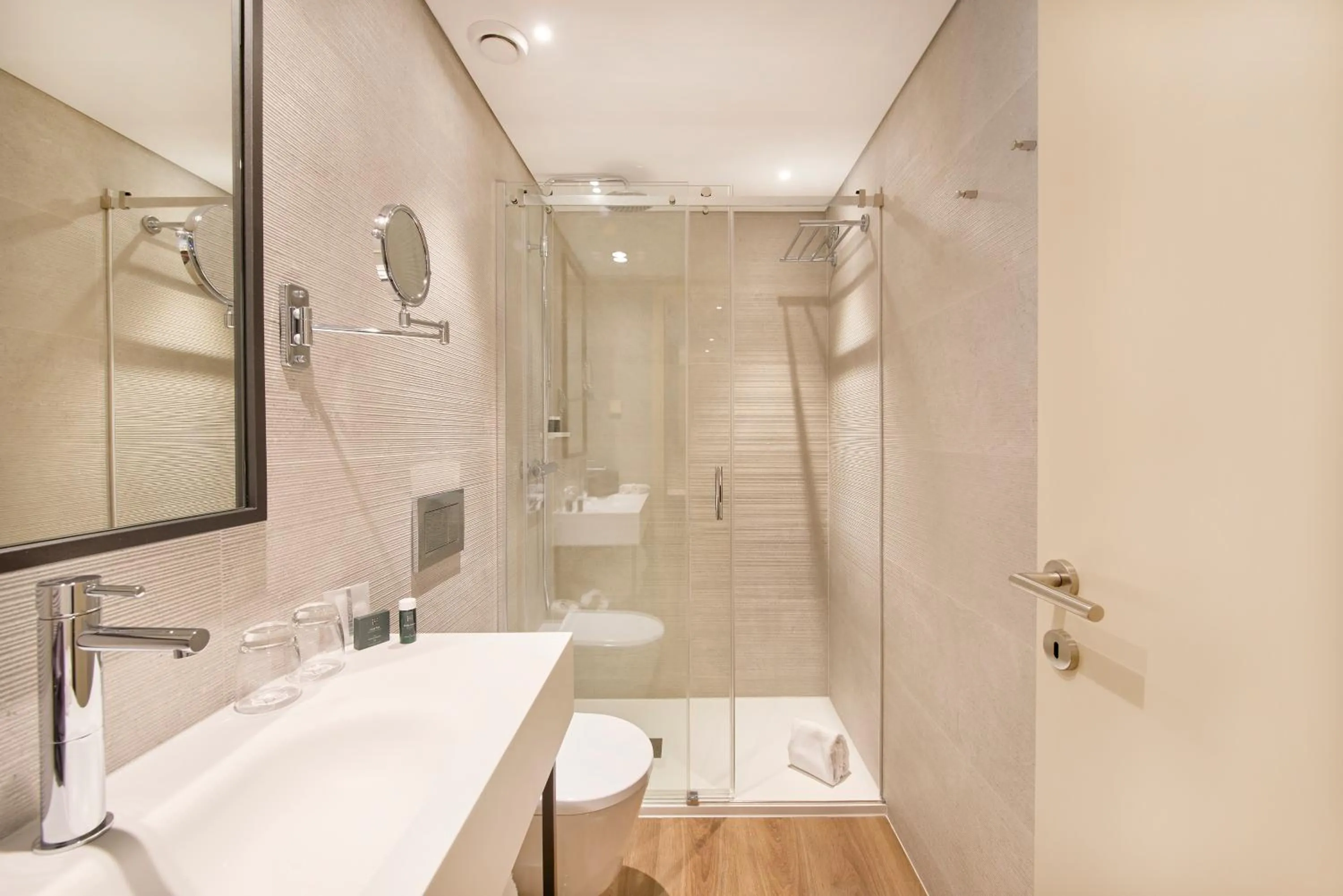 Shower in Hotel Moon & Sun Lisboa