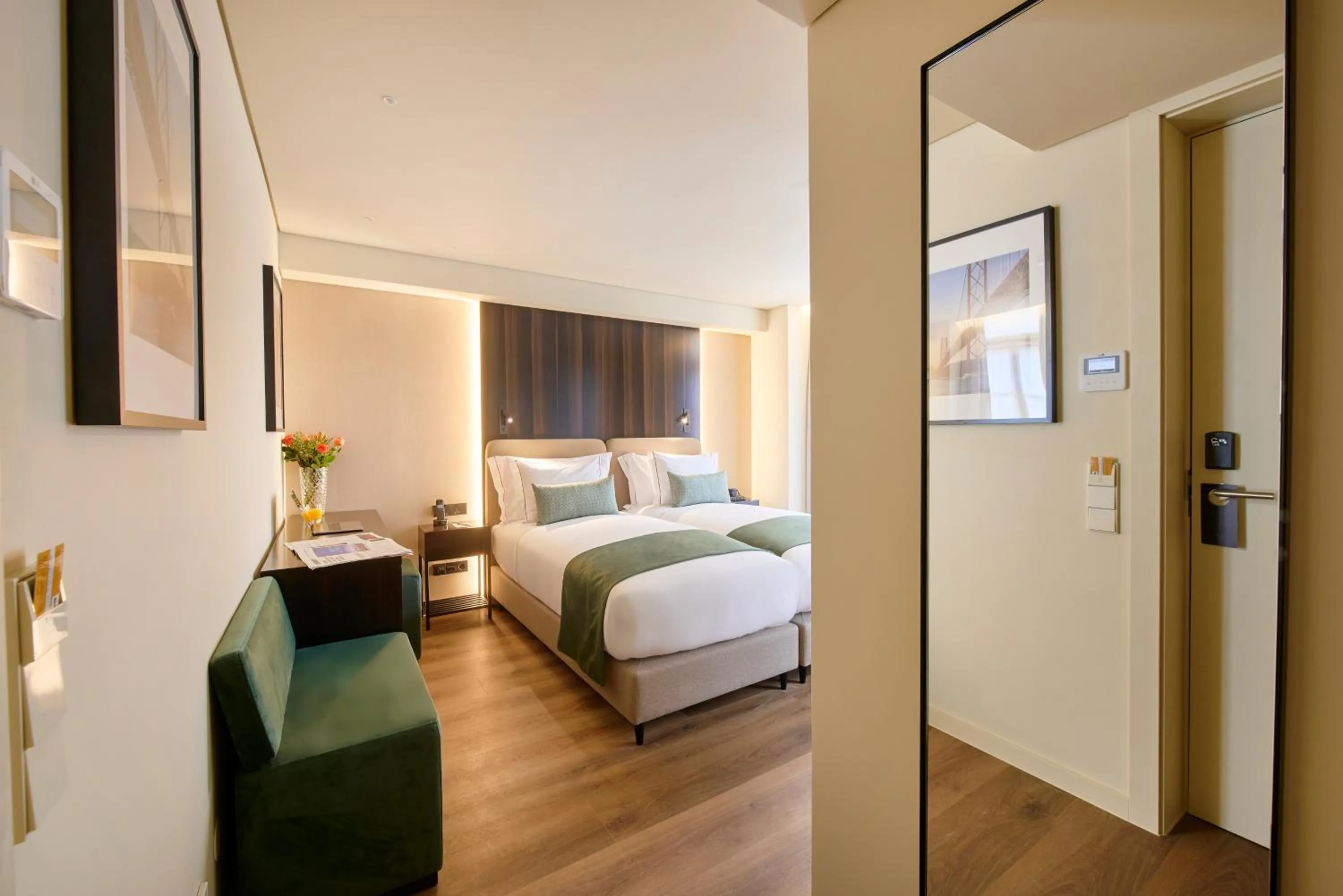 Bedroom, Bed in Hotel Moon & Sun Lisboa