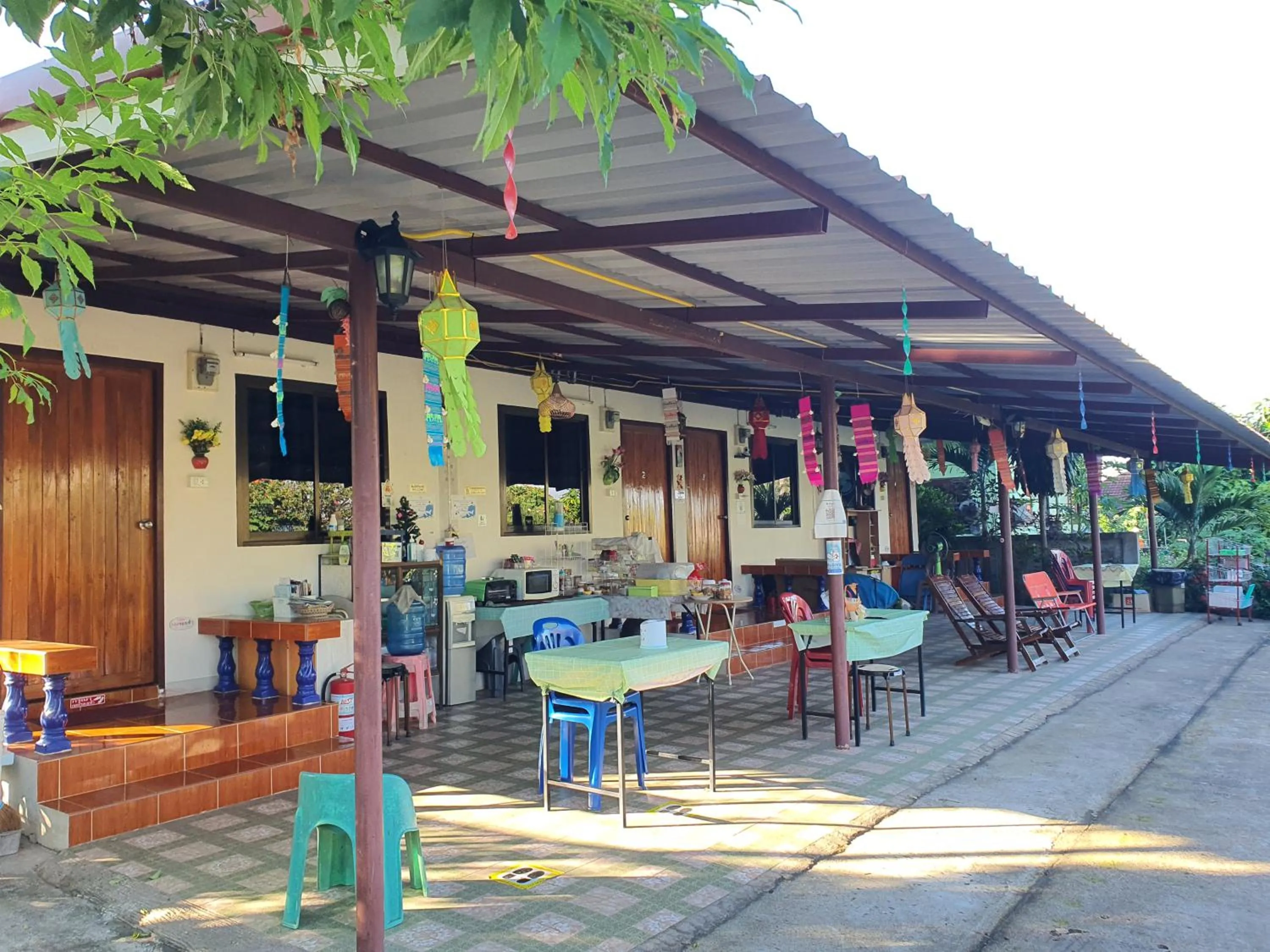 Restaurant/places to eat in Bunrapee House