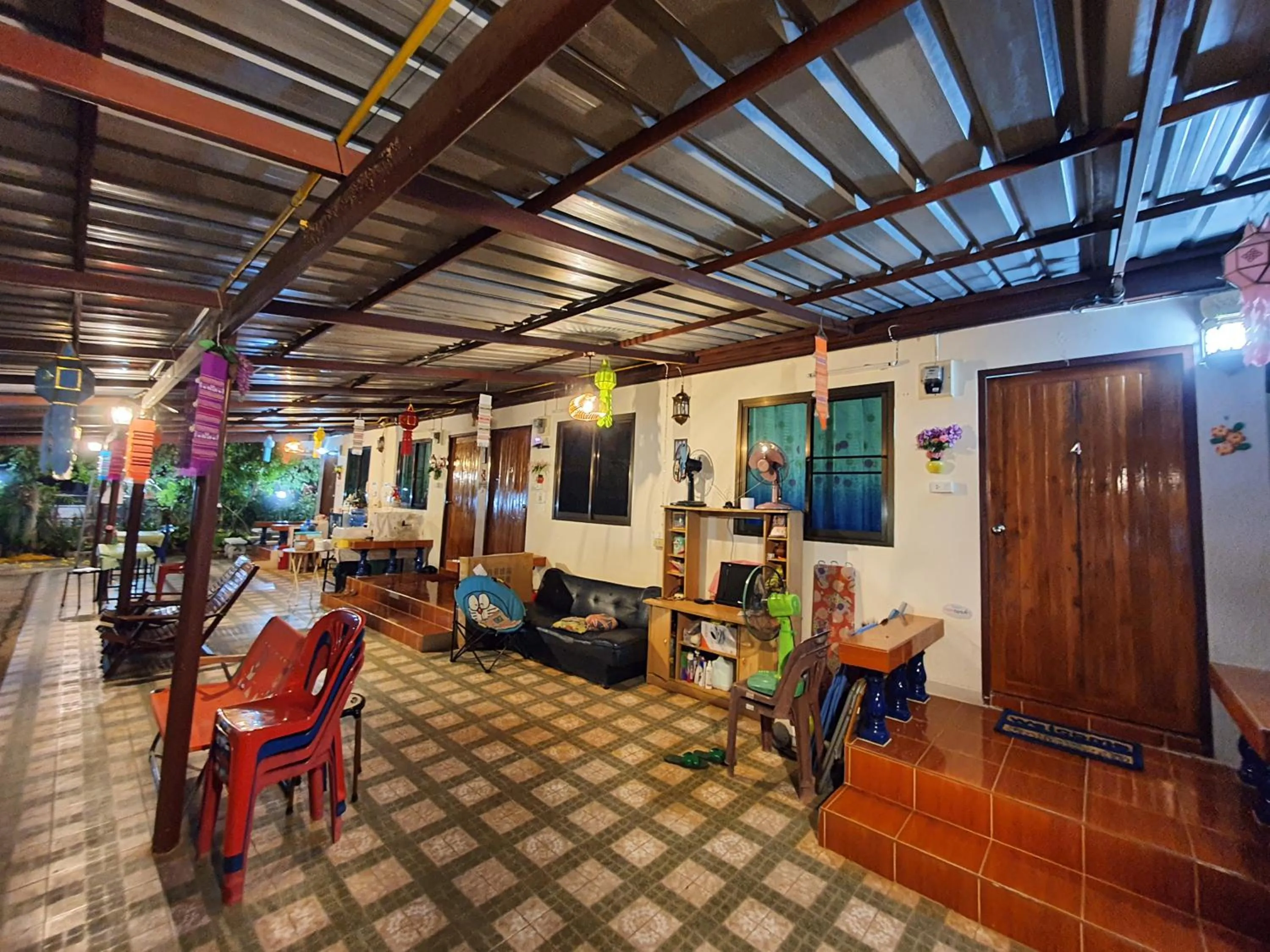 Restaurant/places to eat in Bunrapee House