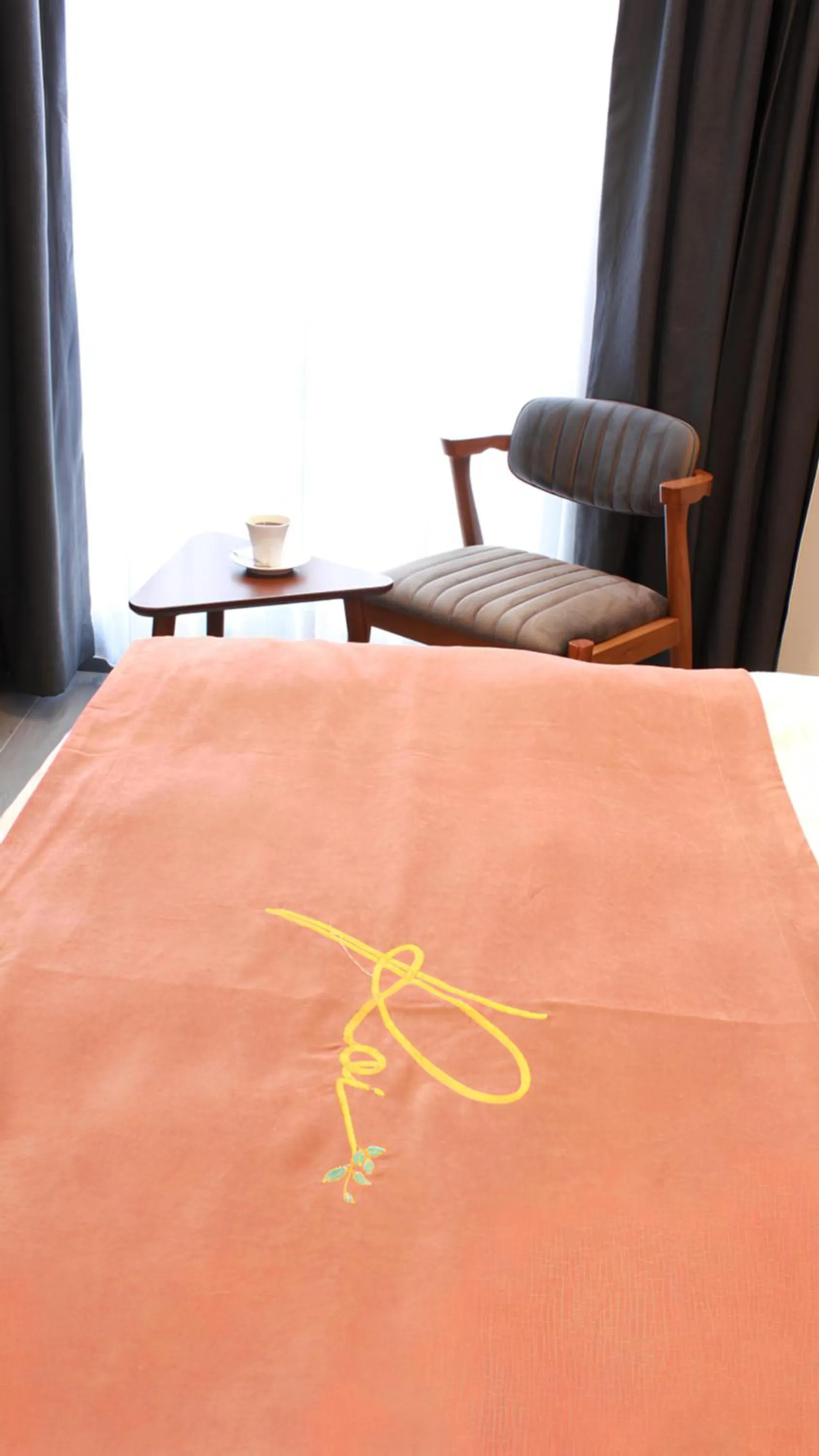 Seating area, Bed in ROİ HOTEL İZMiR