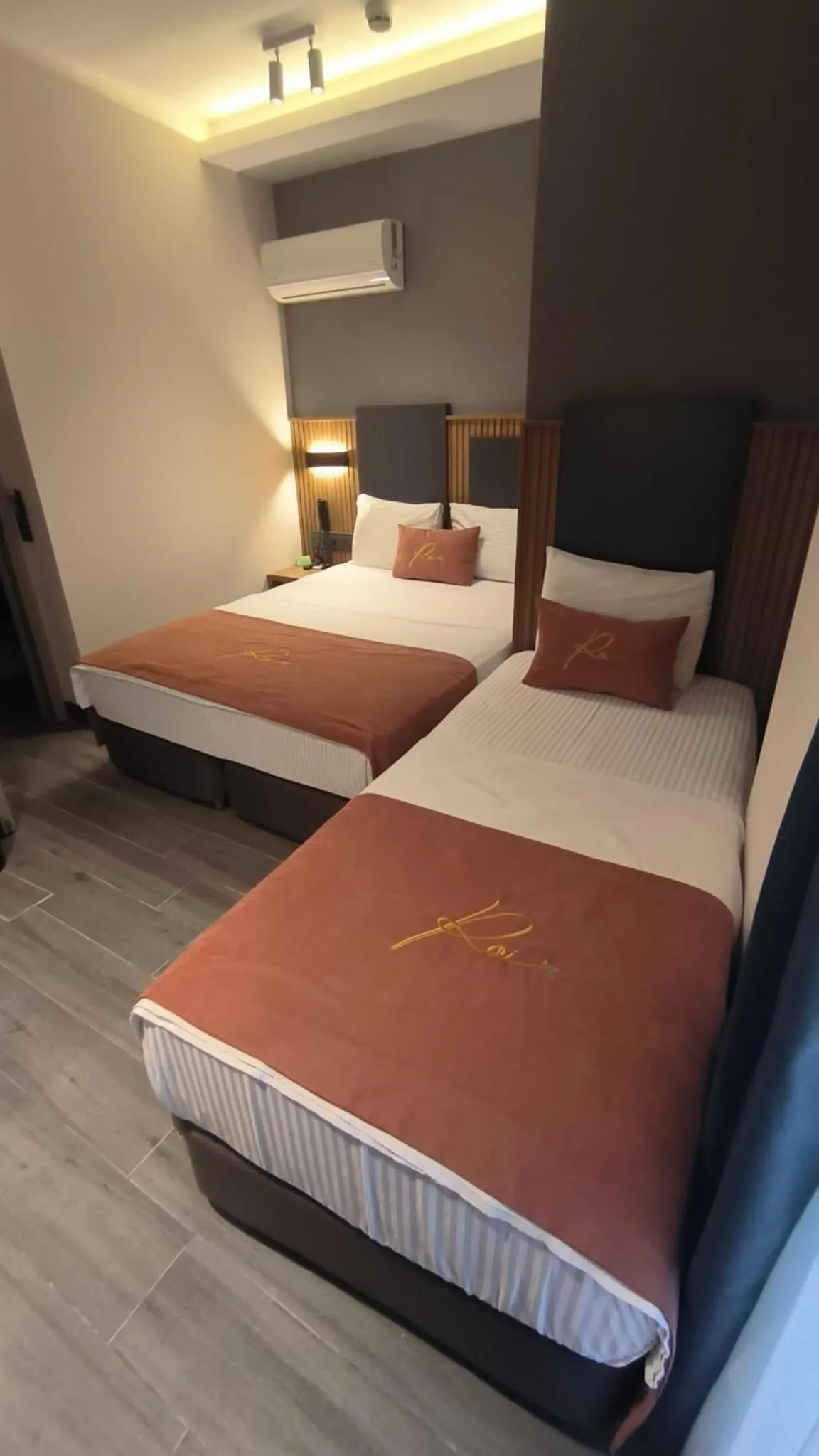 Photo of the whole room, Bed in ROİ HOTEL İZMiR