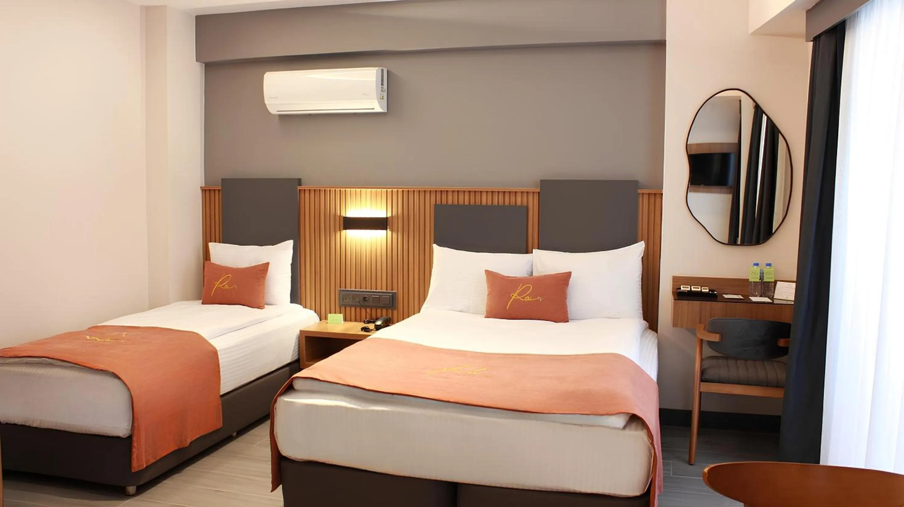 Photo of the whole room, Bed in ROİ HOTEL İZMiR