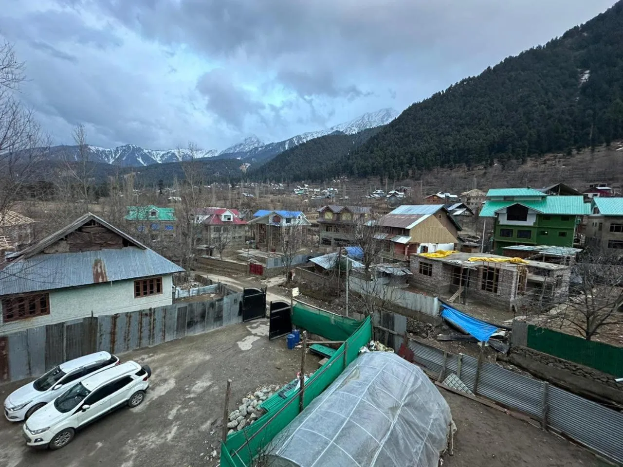 Parking in Hotel Hills Heaven