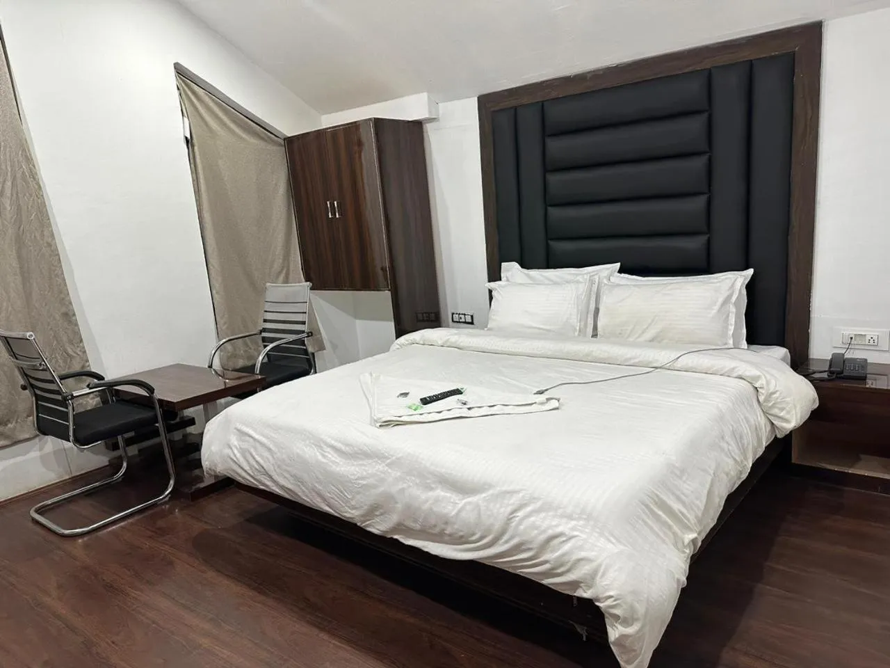 Bedroom, Bed in Hotel Hills Heaven