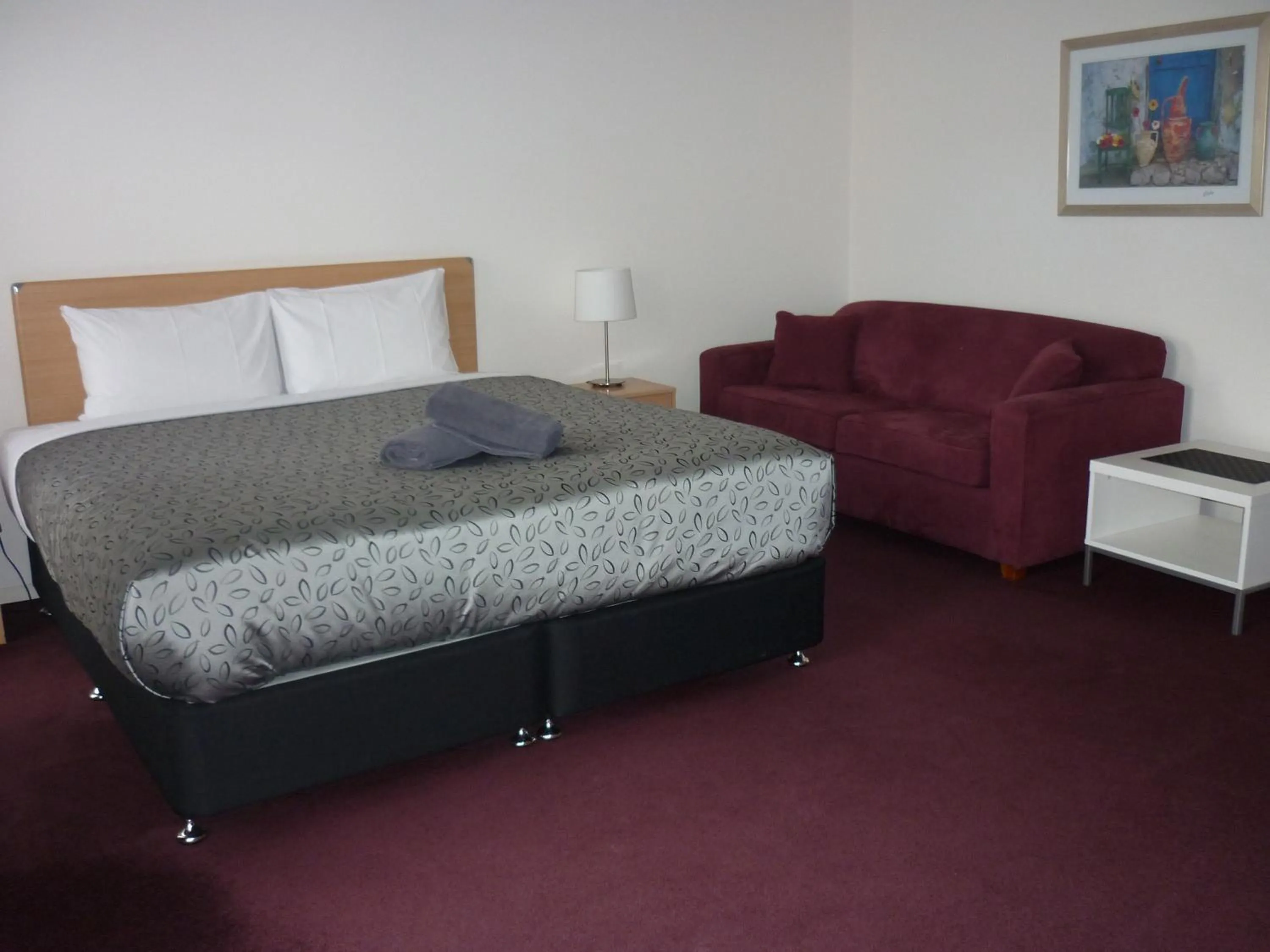 Bed in Shannon Motor Inn