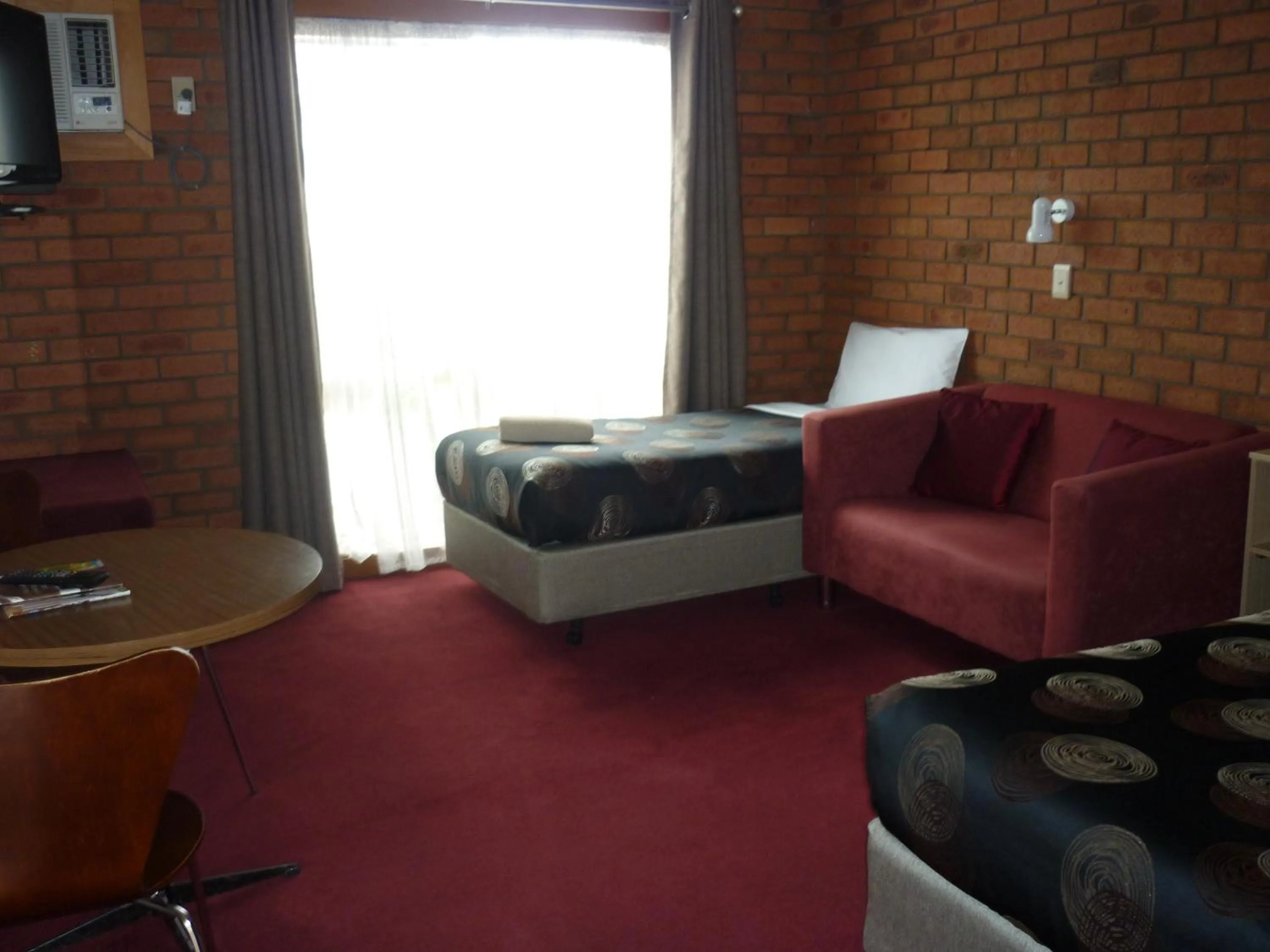 Bed in Shannon Motor Inn